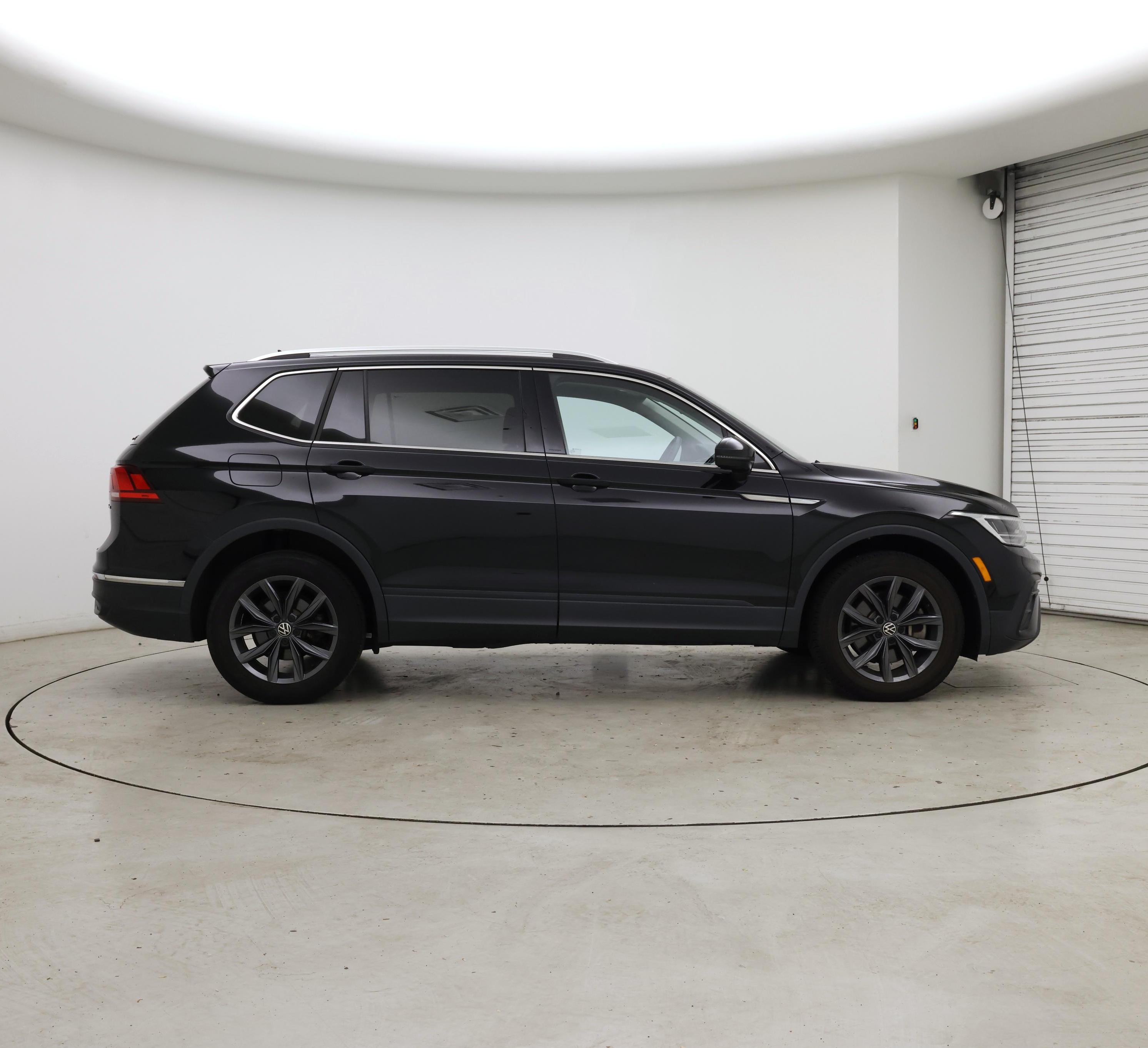 Thumbnail: 2022 Volkswagen Tiguan - 7