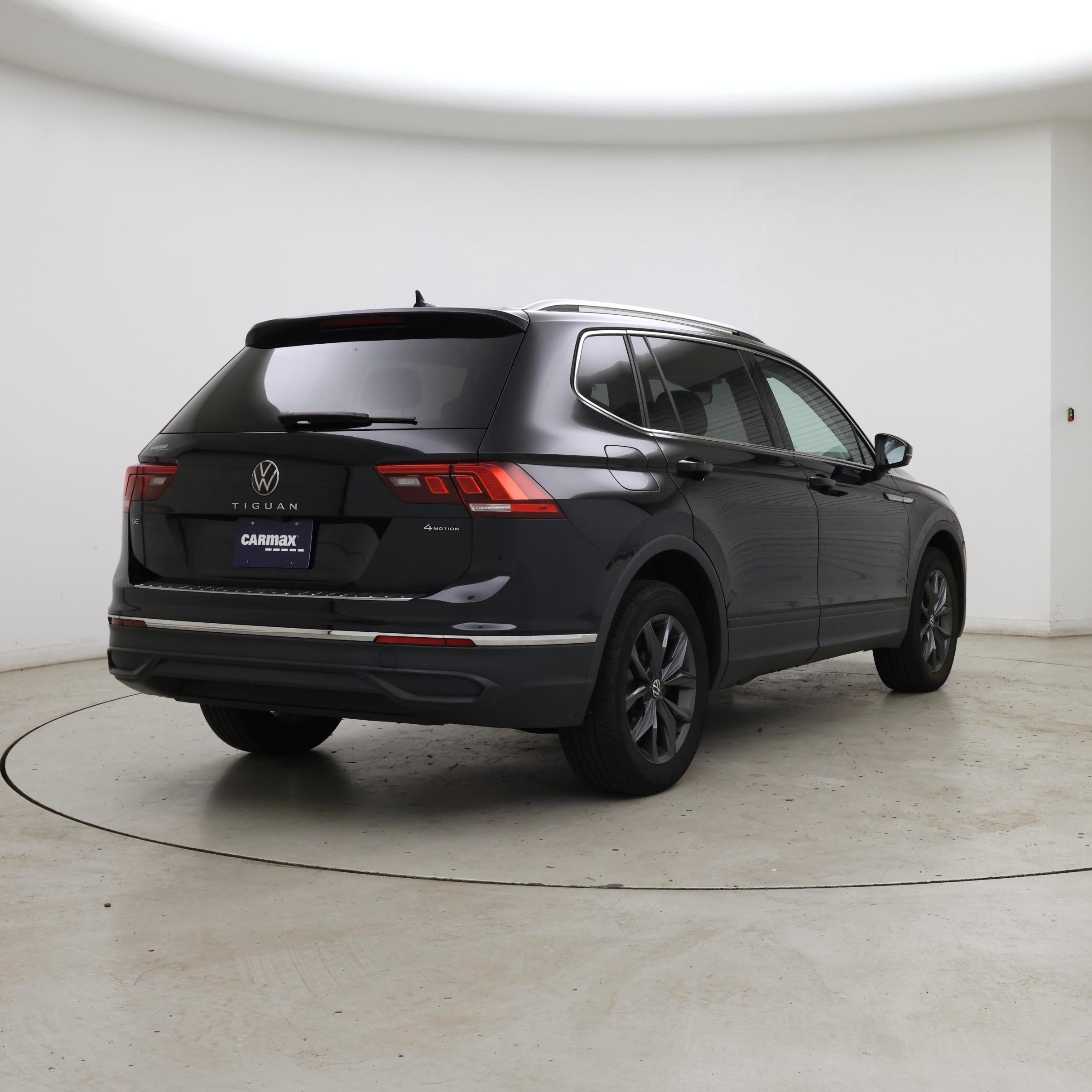 Thumbnail: 2022 Volkswagen Tiguan - 8