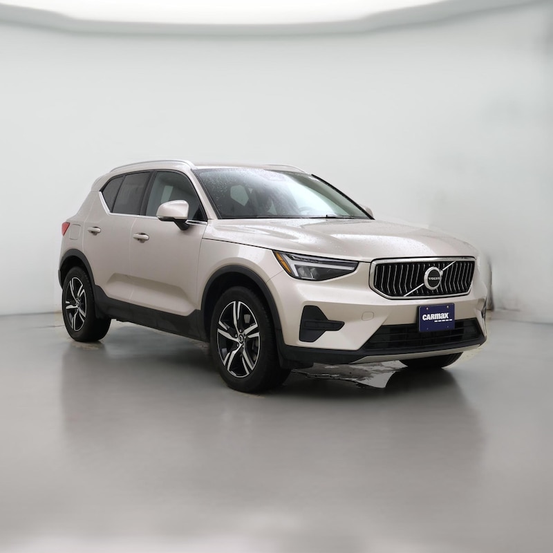 2024 Volvo XC40 B5 Core Dark Theme