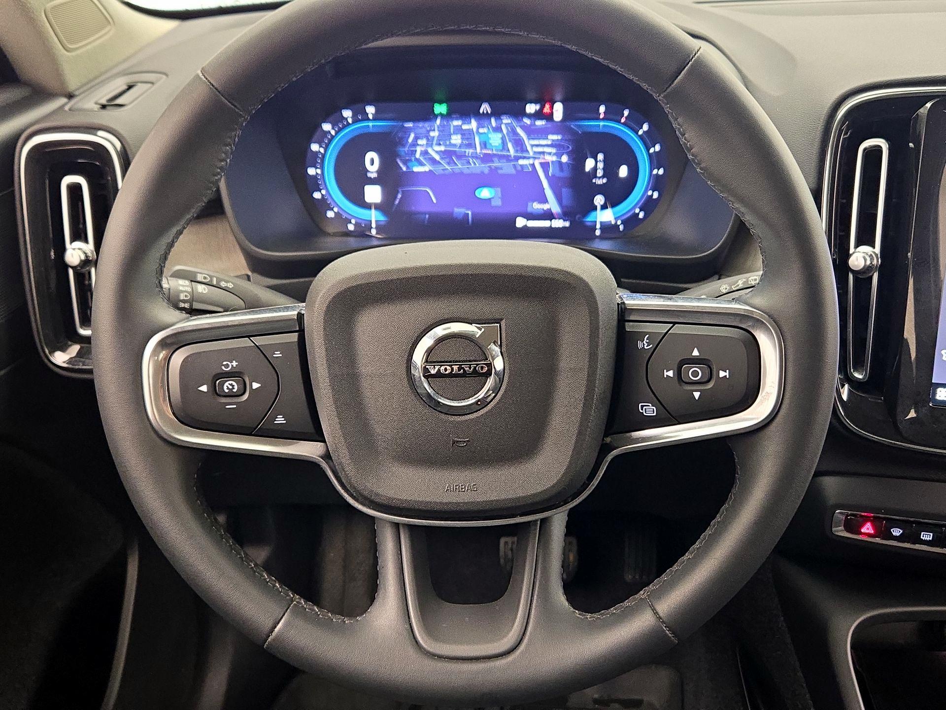 Thumbnail: 2024 Volvo XC40 - 10