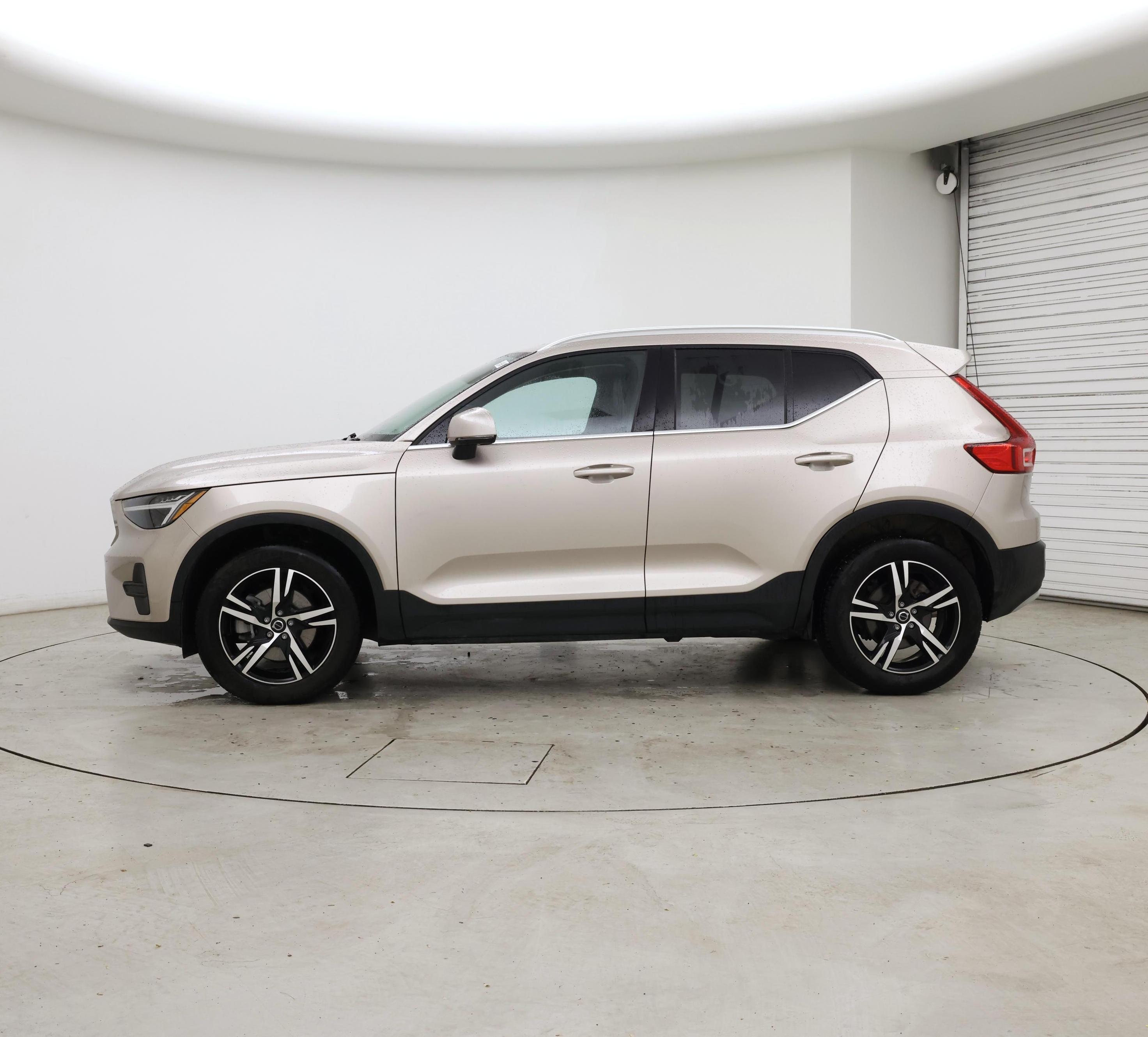 Thumbnail: 2024 Volvo XC40 - 3