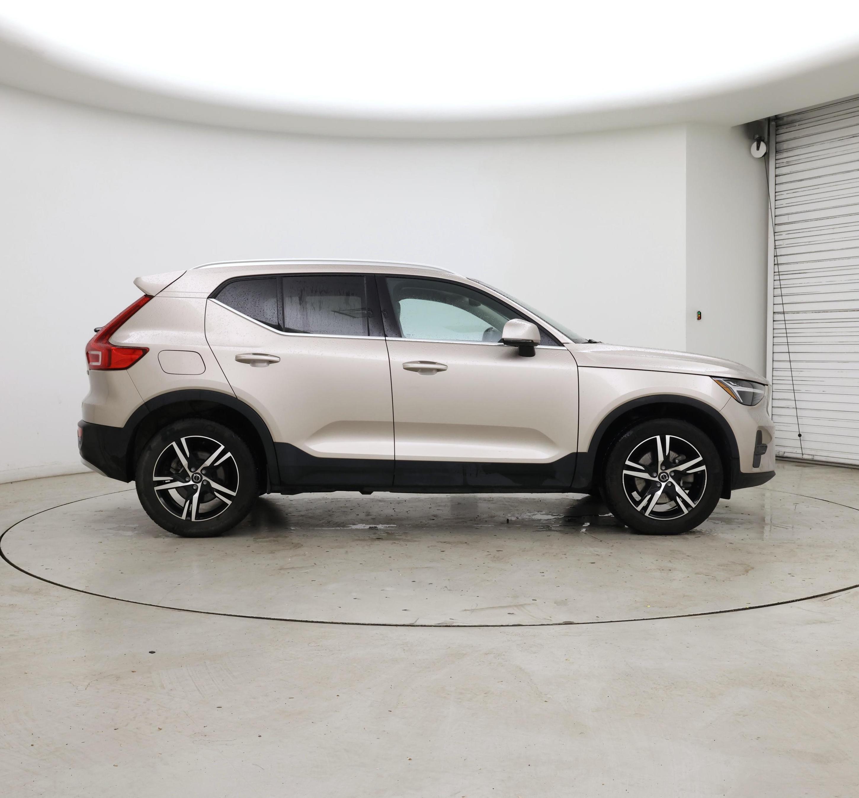 Thumbnail: 2024 Volvo XC40 - 7