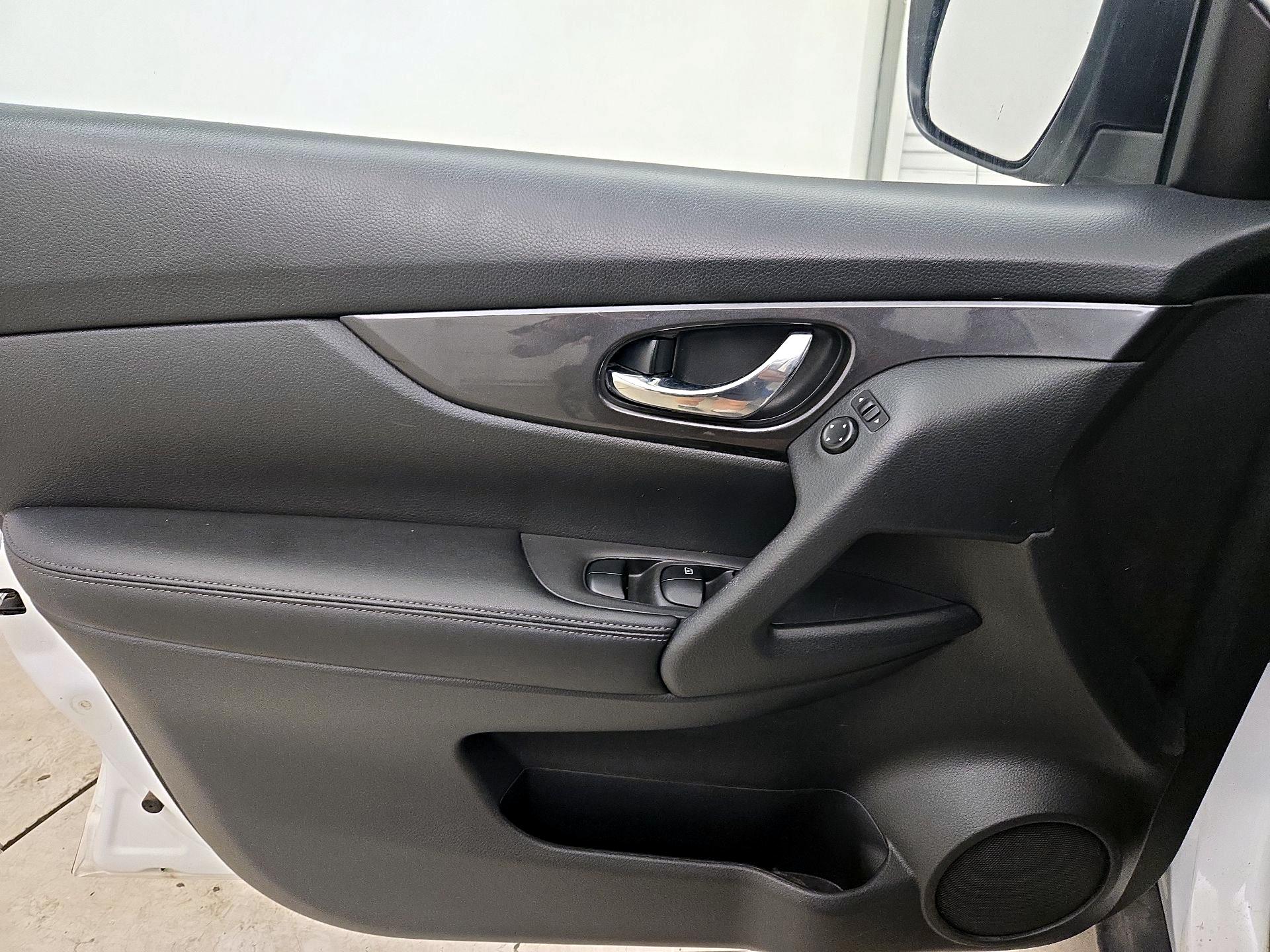 Thumbnail: 2019 Nissan Rogue - 12
