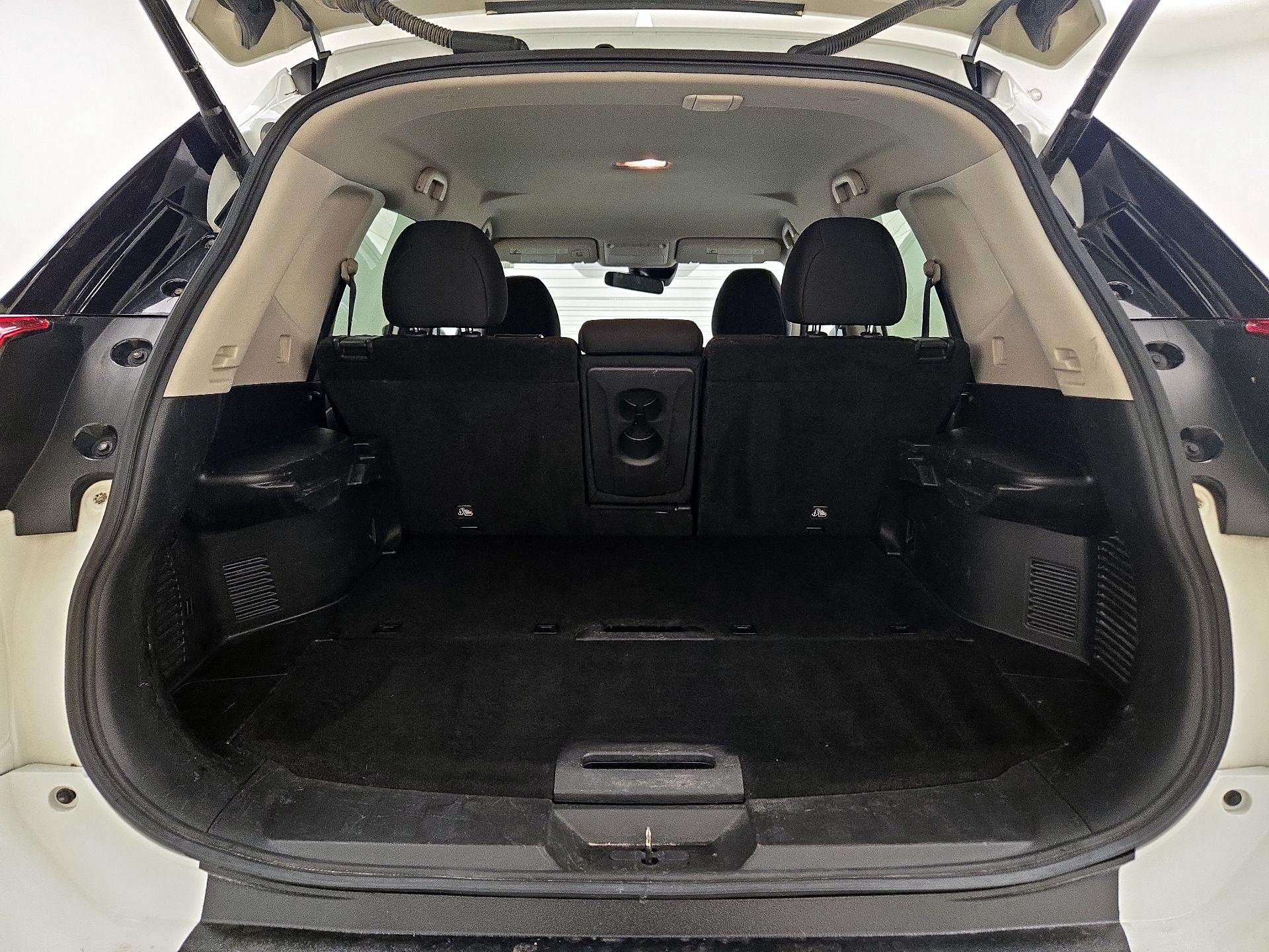 Thumbnail: 2019 Nissan Rogue - 17
