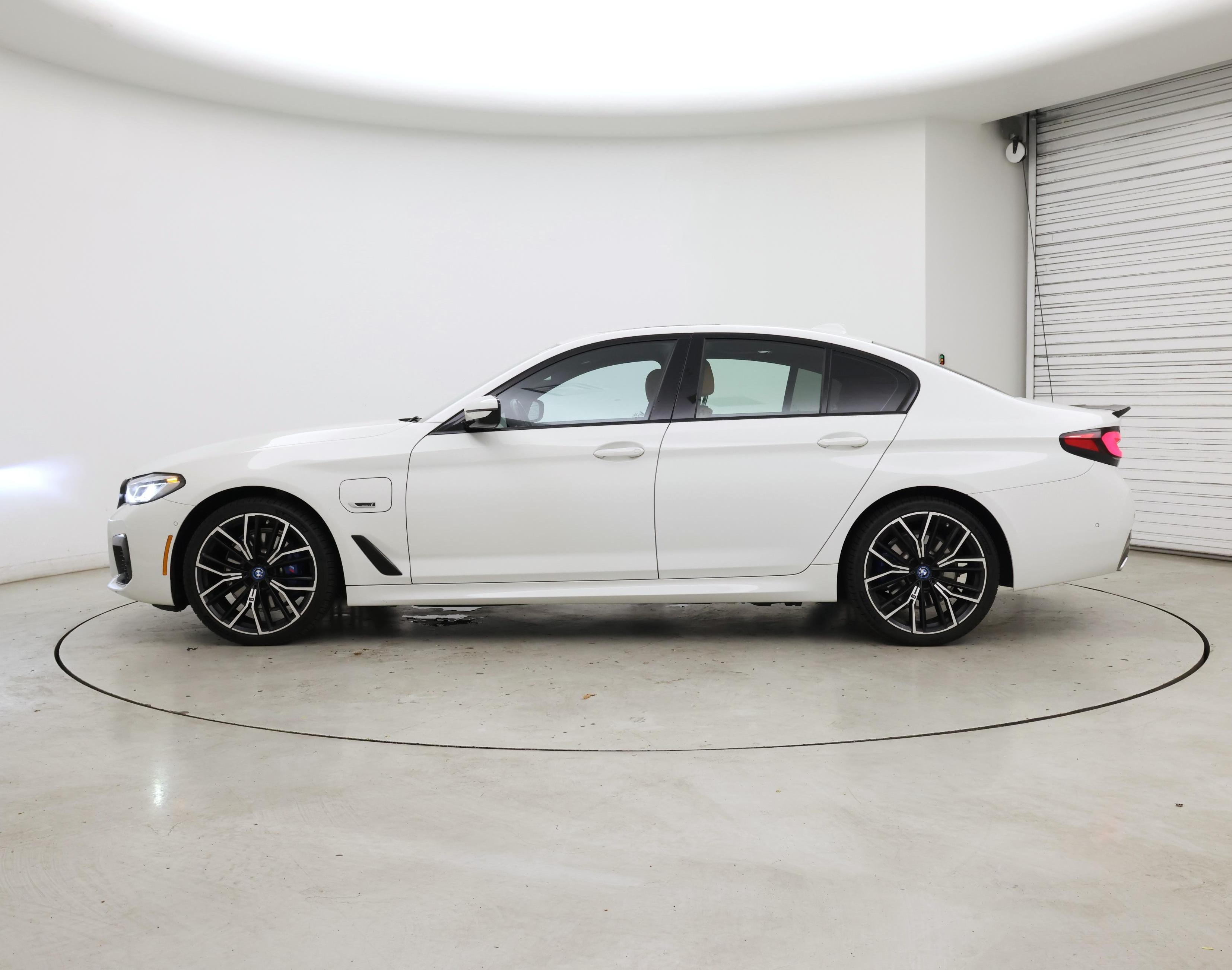 Thumbnail: 2023 BMW 5 Series - 3