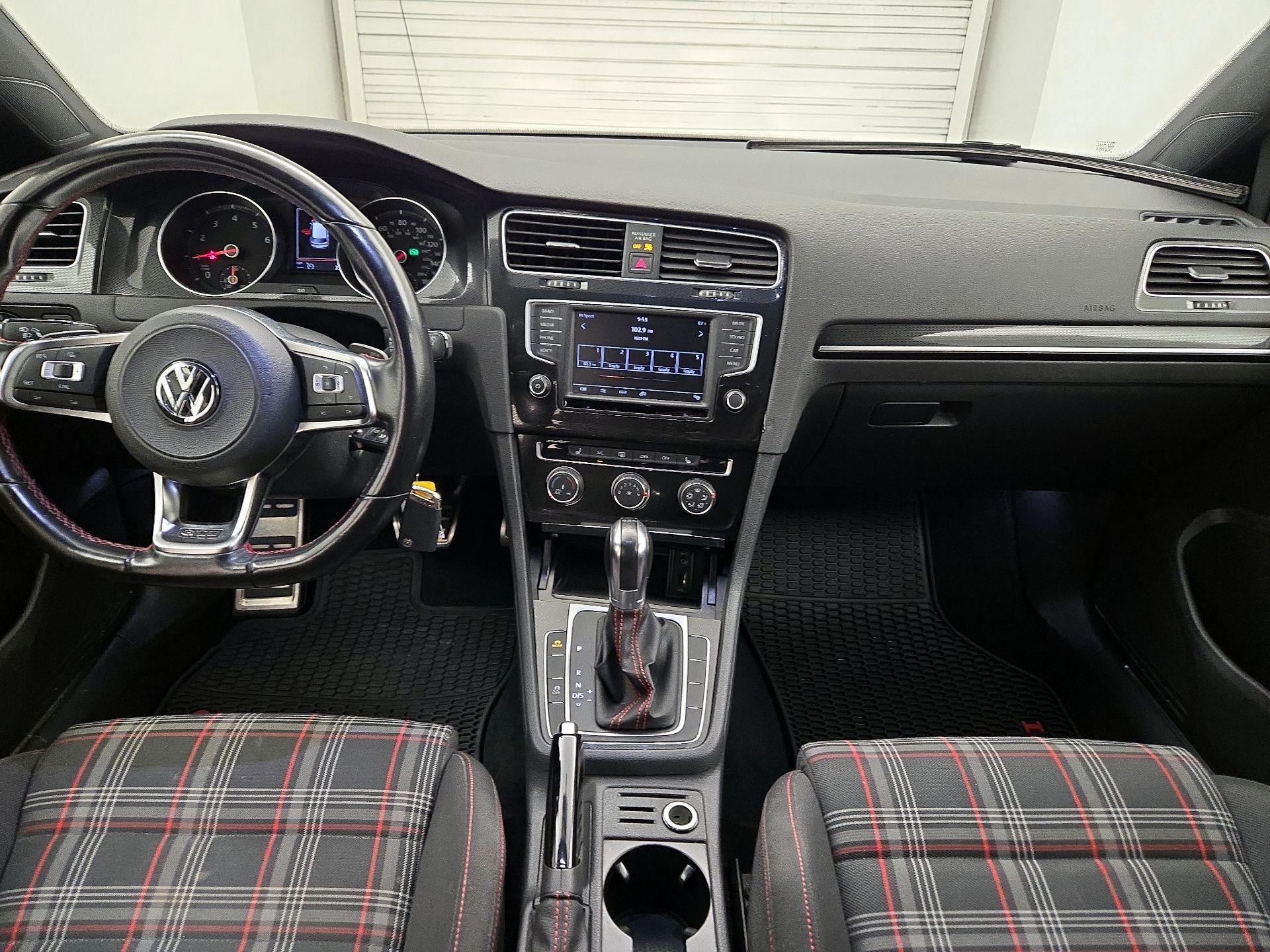 Thumbnail: 2017 Volkswagen Golf - 9