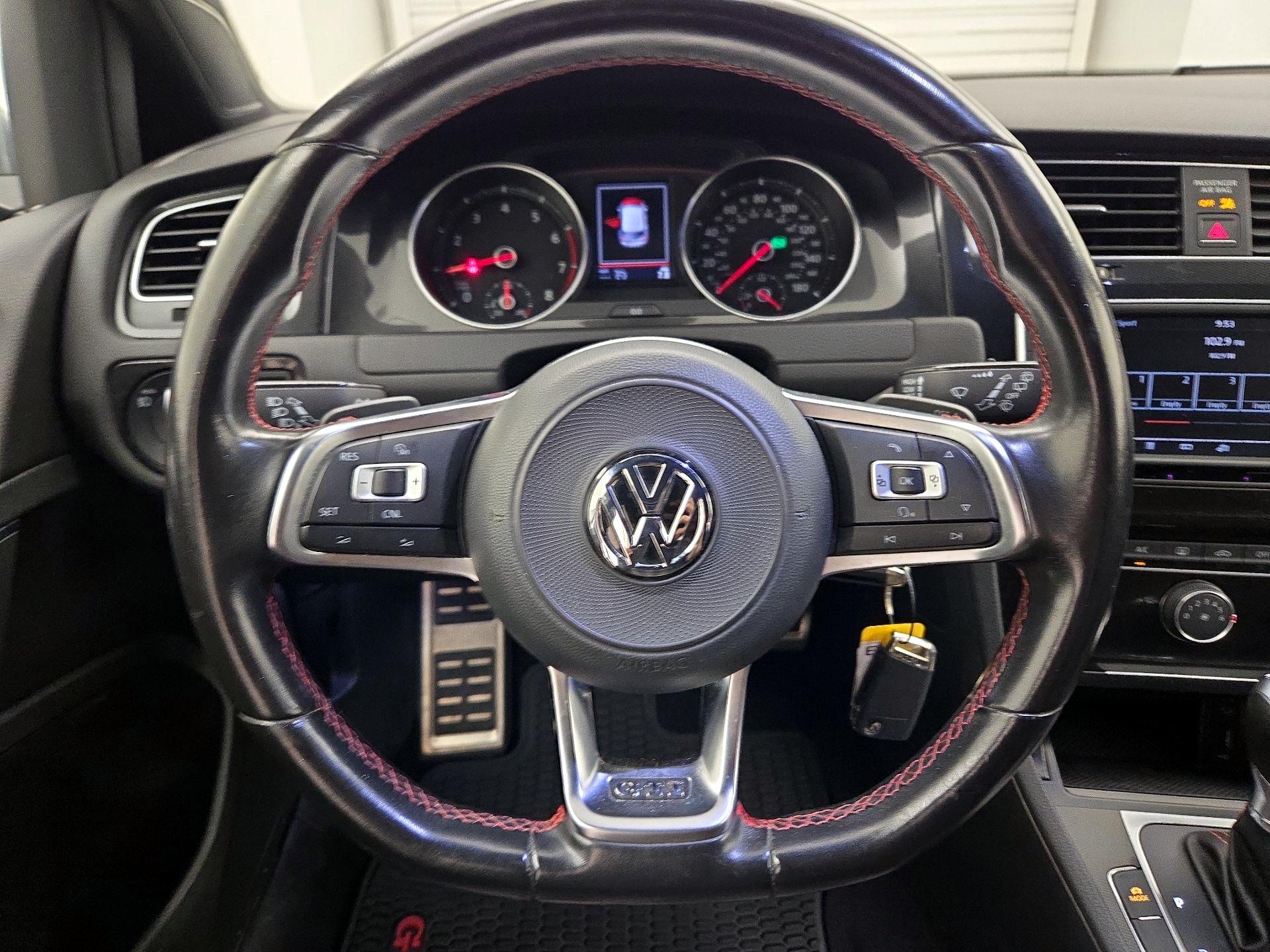 Thumbnail: 2017 Volkswagen Golf - 10