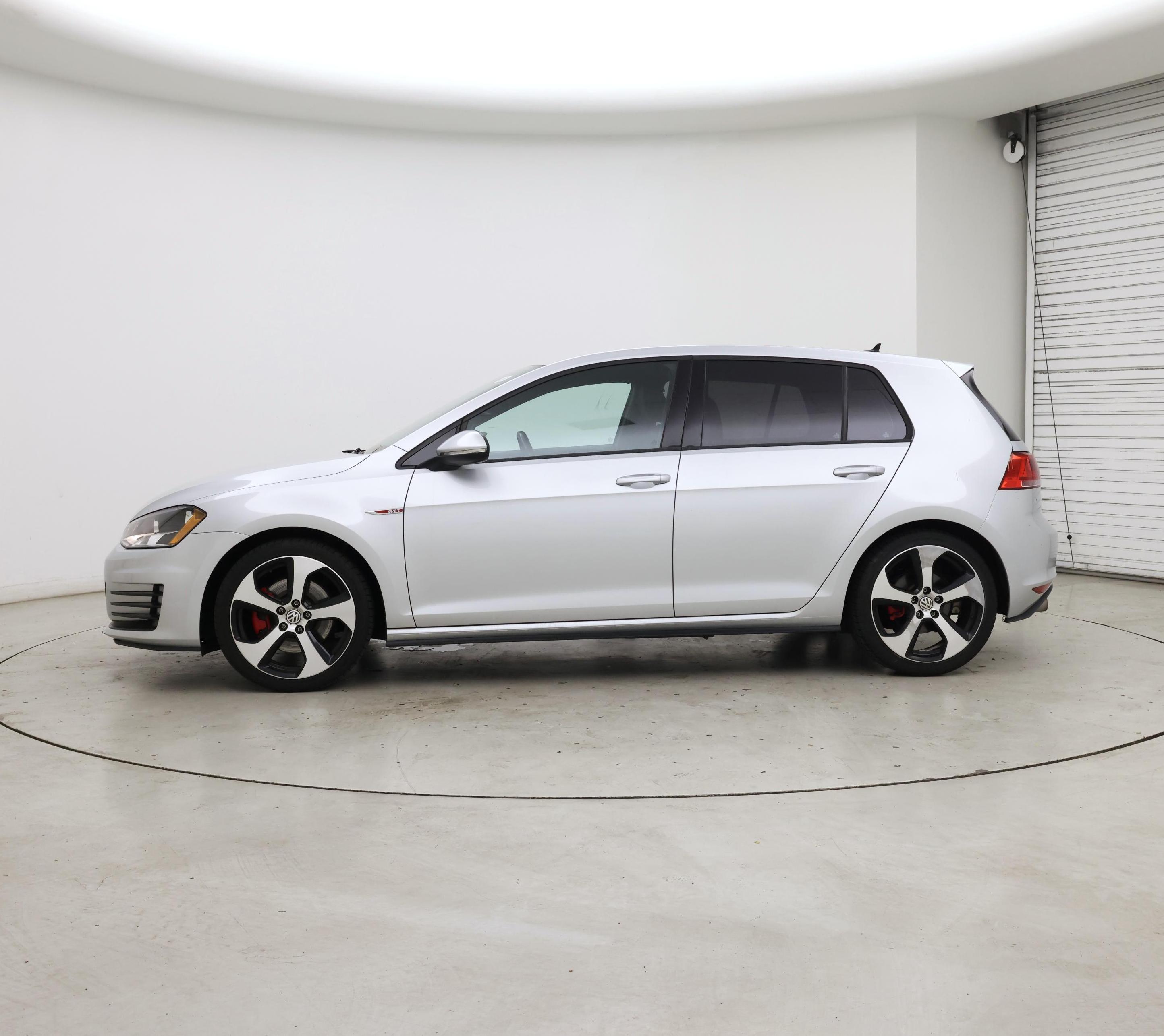 Thumbnail: 2017 Volkswagen Golf - 3