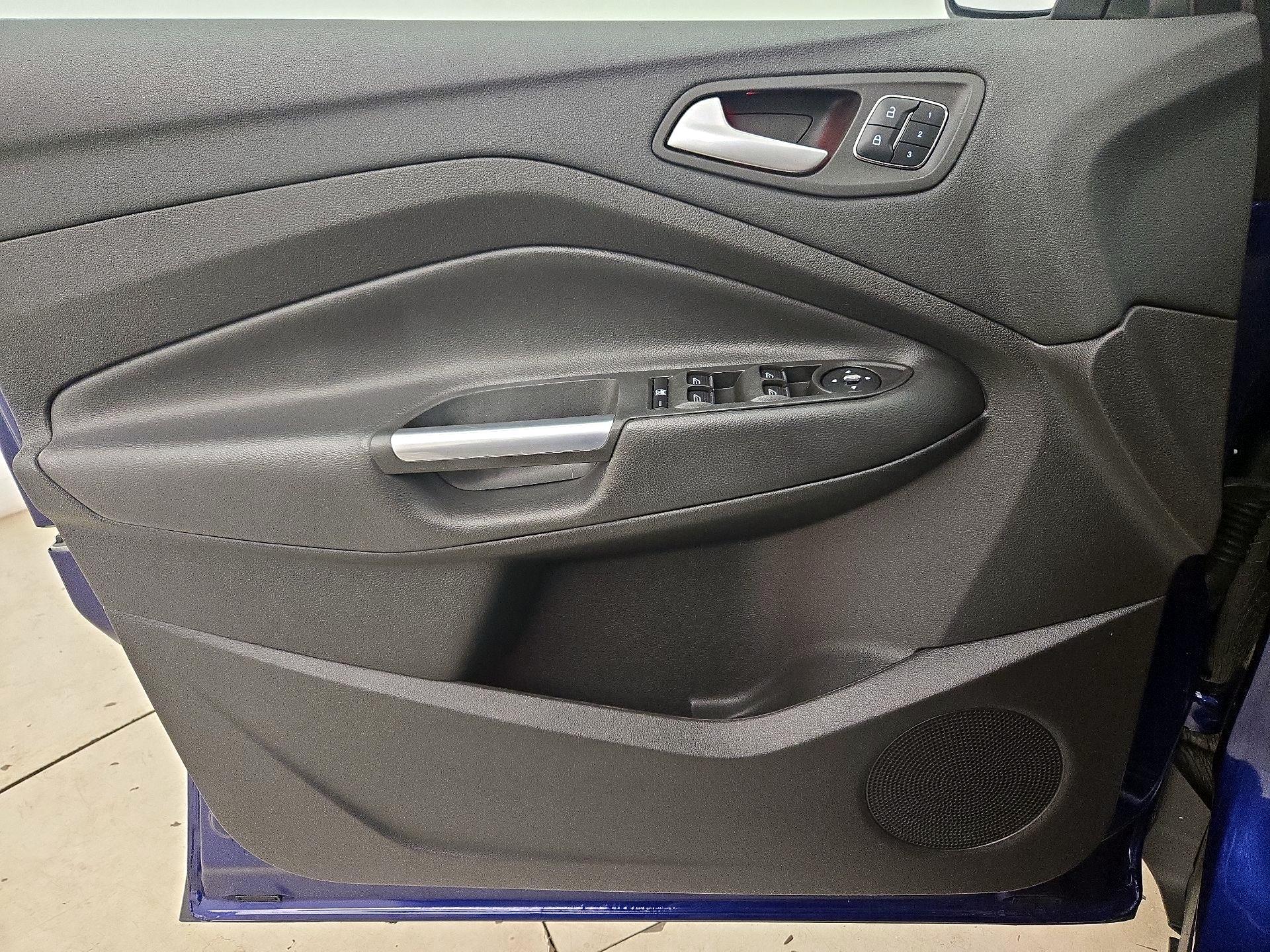 Thumbnail: 2016 Ford Escape - 12