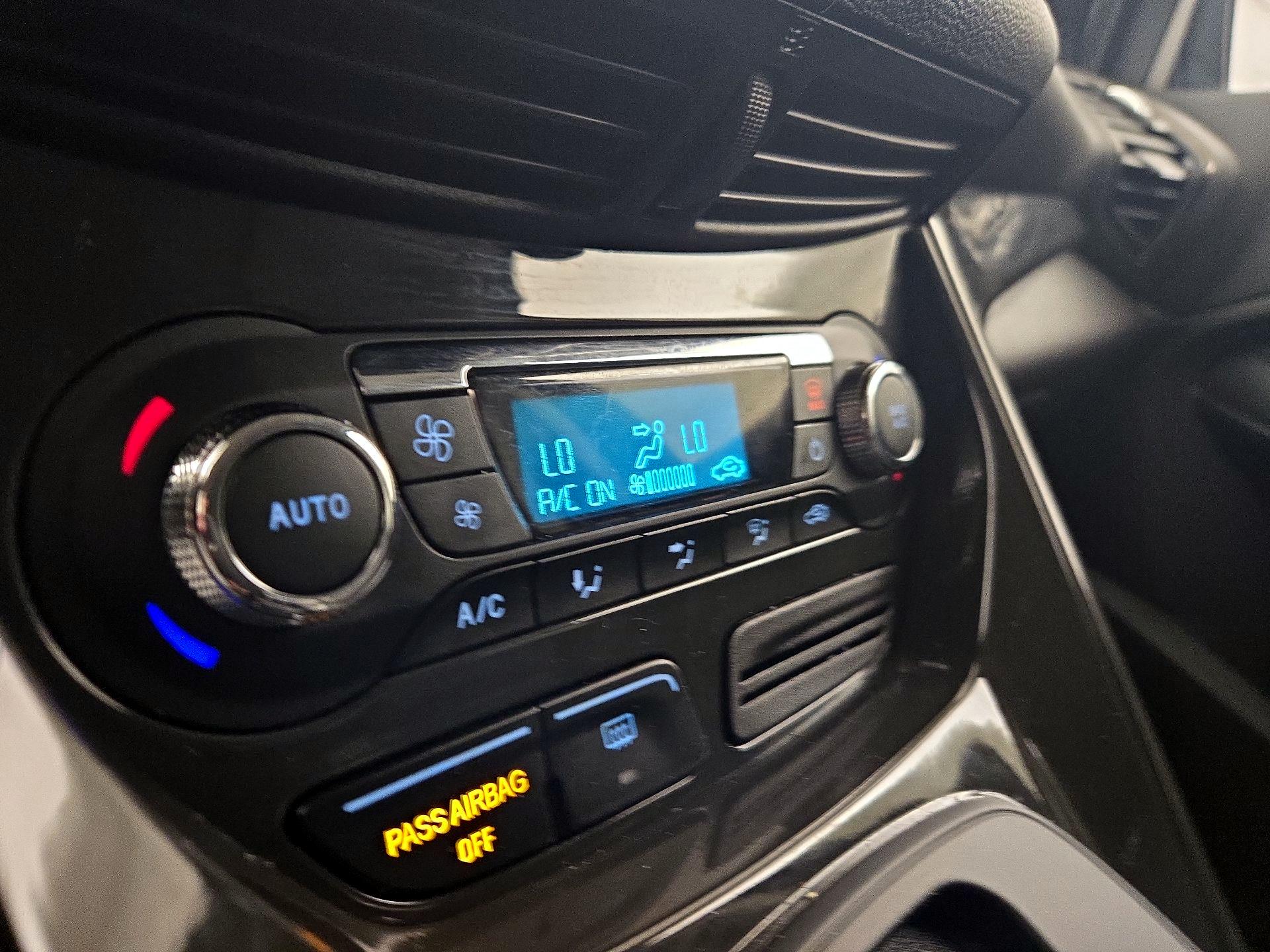 Thumbnail: 2016 Ford Escape - 17