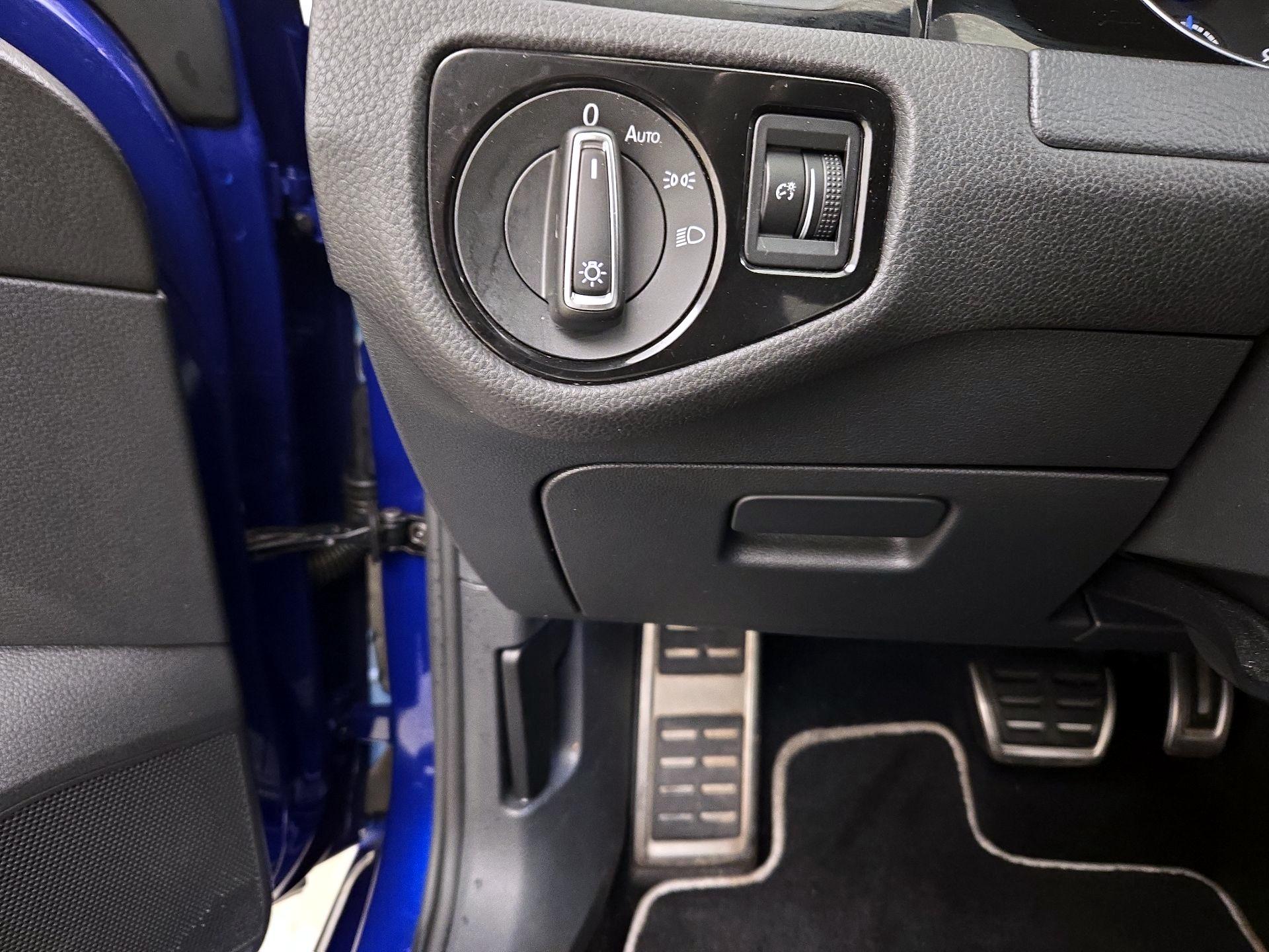 Thumbnail: 2015 Volkswagen Golf - 13