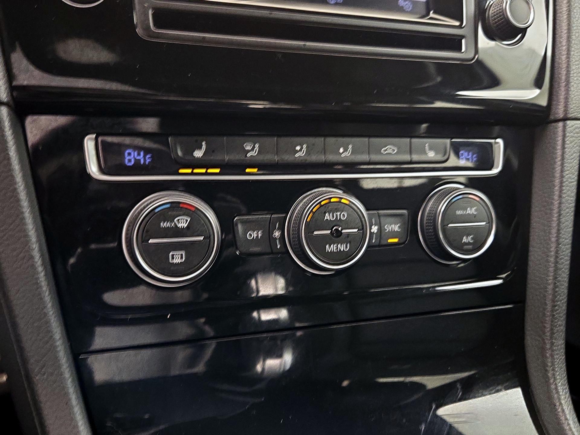 Thumbnail: 2015 Volkswagen Golf - 16