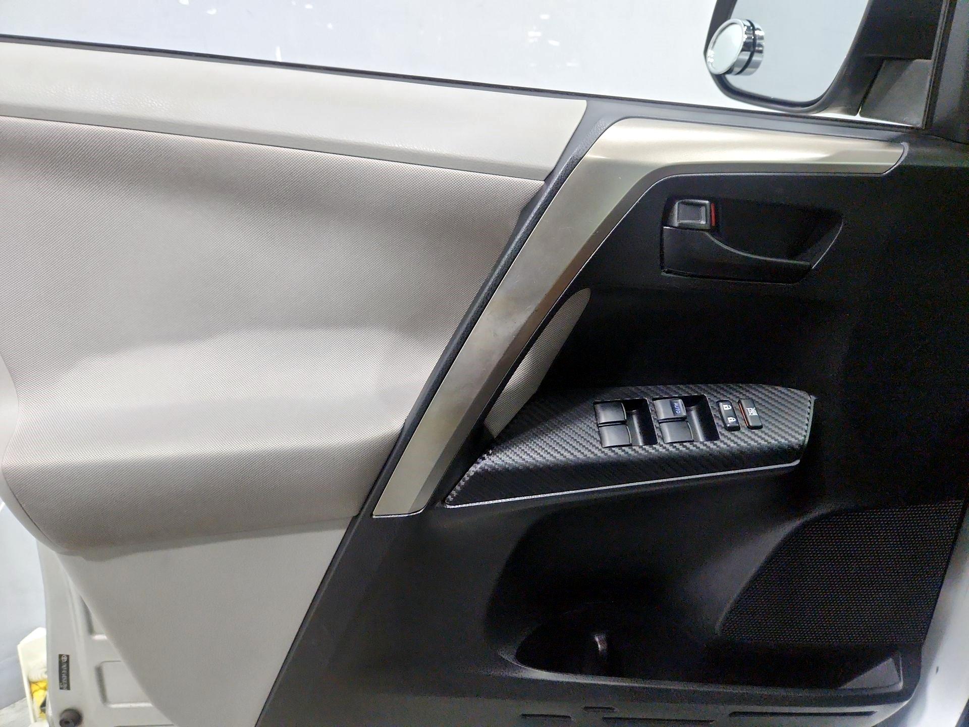 Thumbnail: 2013 Toyota RAV4 - 12