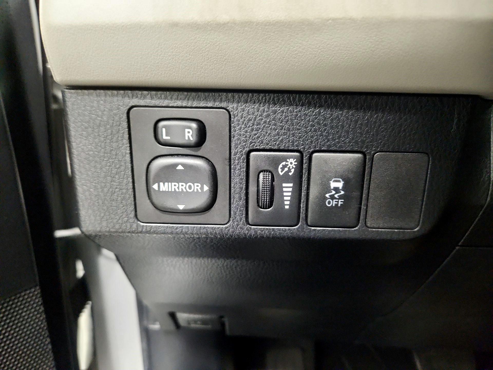 Thumbnail: 2013 Toyota RAV4 - 13