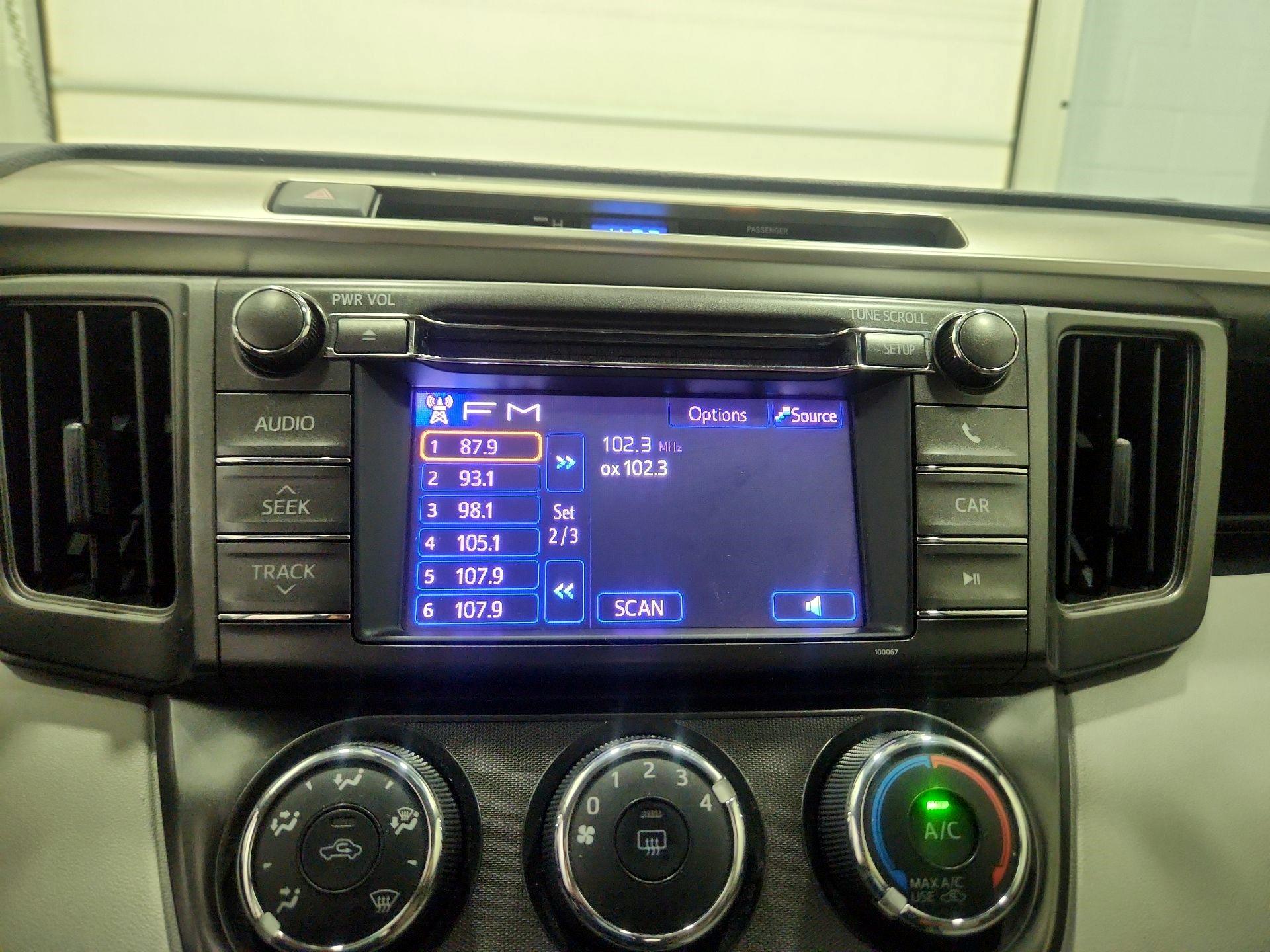 Thumbnail: 2013 Toyota RAV4 - 15