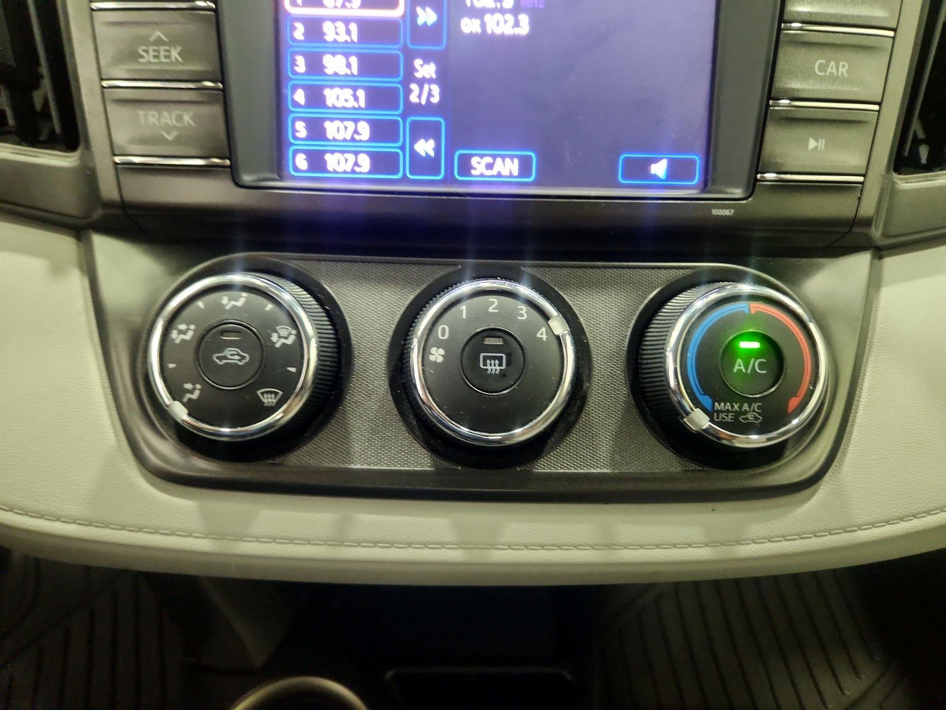 Thumbnail: 2013 Toyota RAV4 - 16