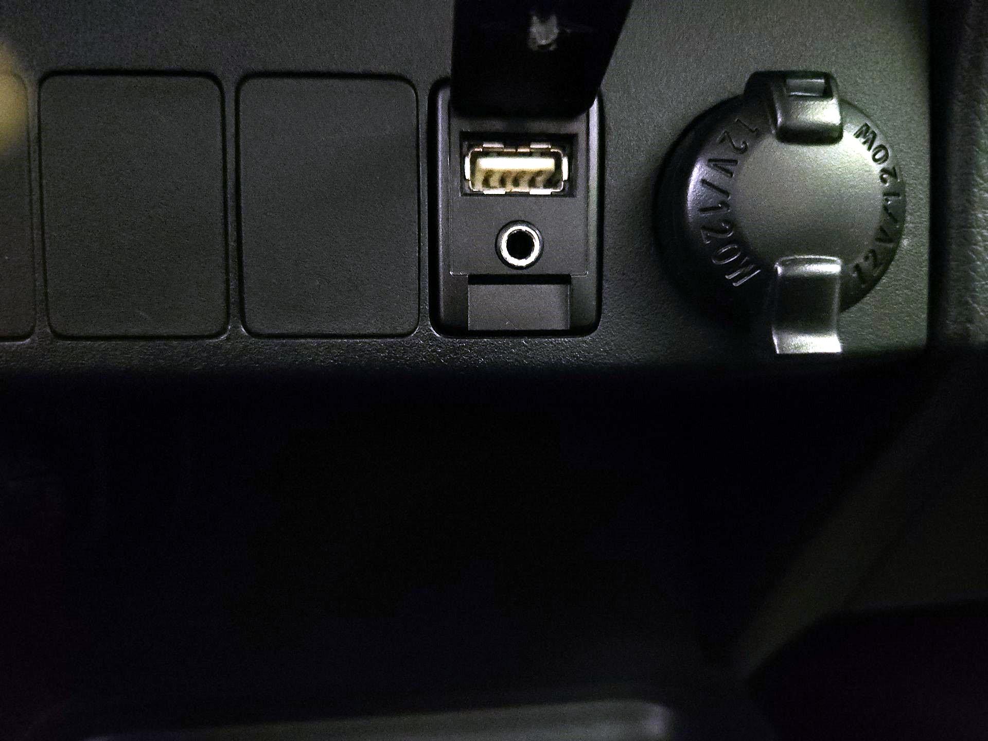 Thumbnail: 2013 Toyota RAV4 - 18