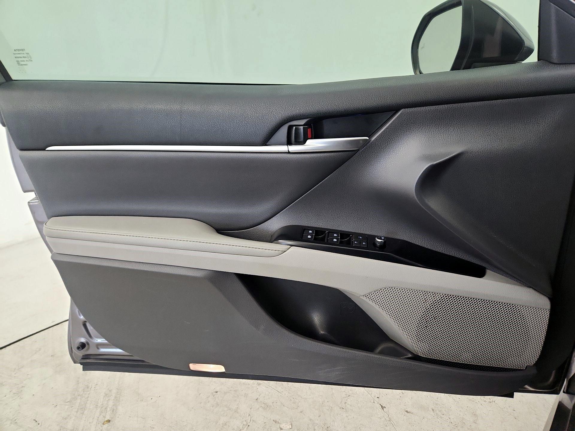 Thumbnail: 2019 Toyota Camry - 12