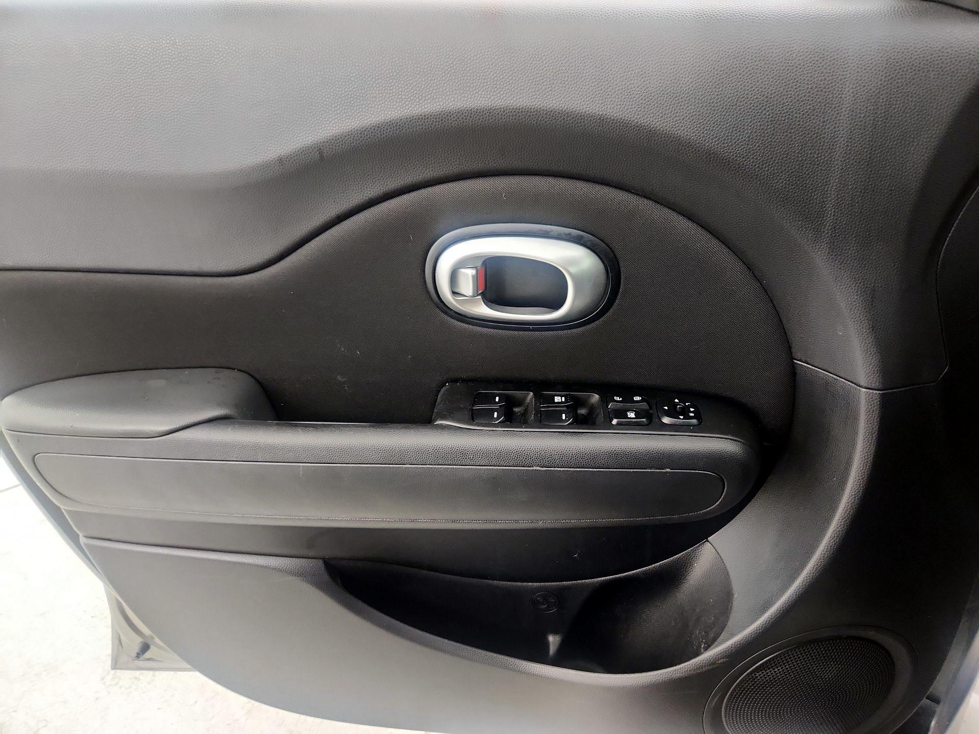 Thumbnail: 2016 Kia Soul - 12