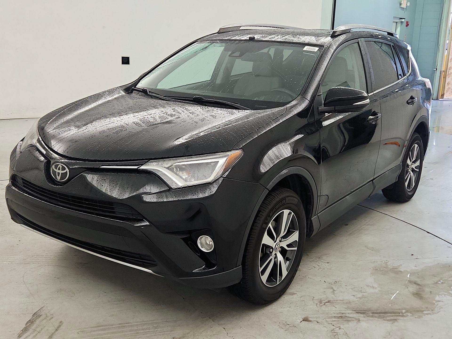 Thumbnail: 2018 Toyota RAV4 - 3