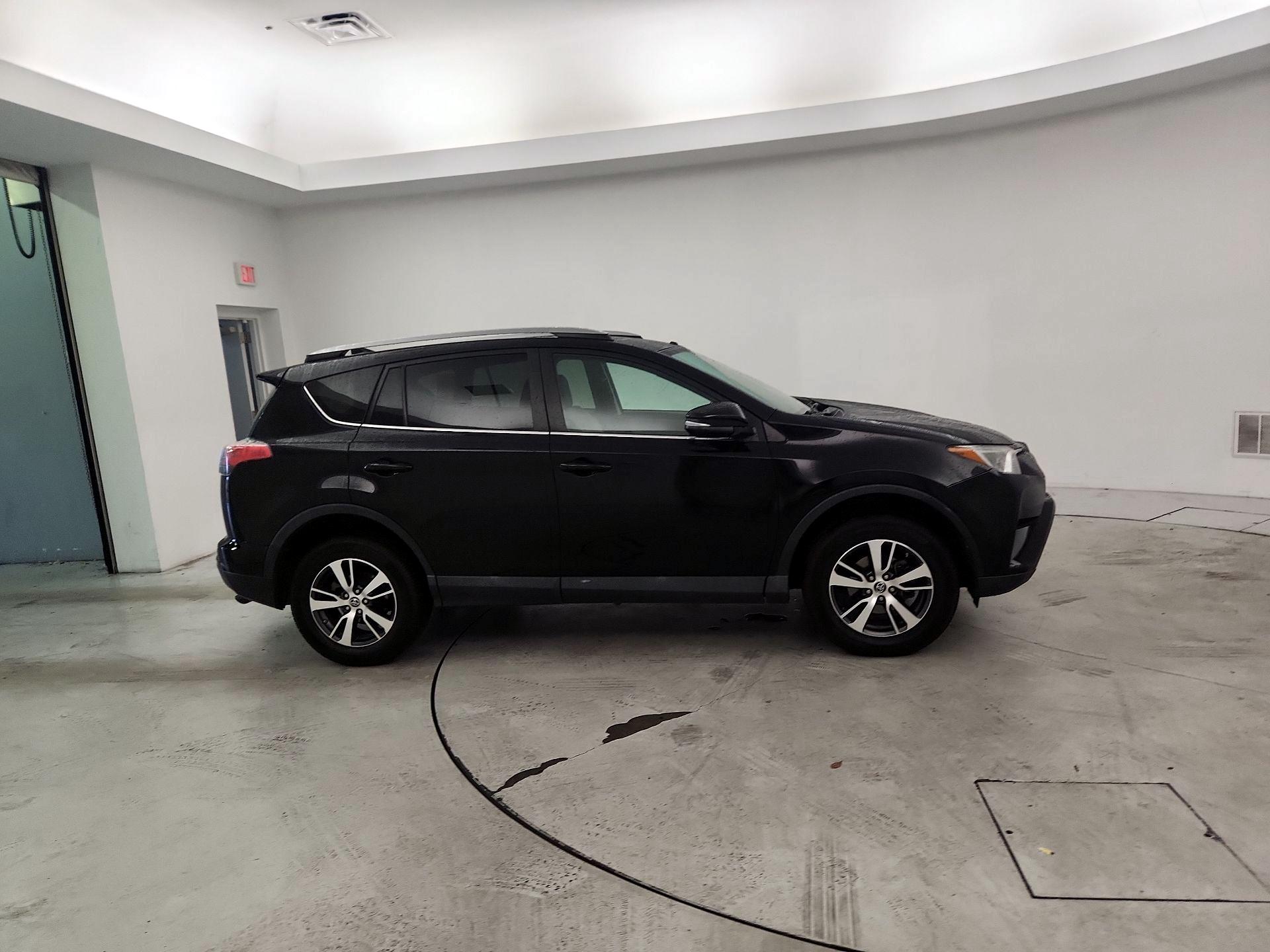 Thumbnail: 2018 Toyota RAV4 - 4