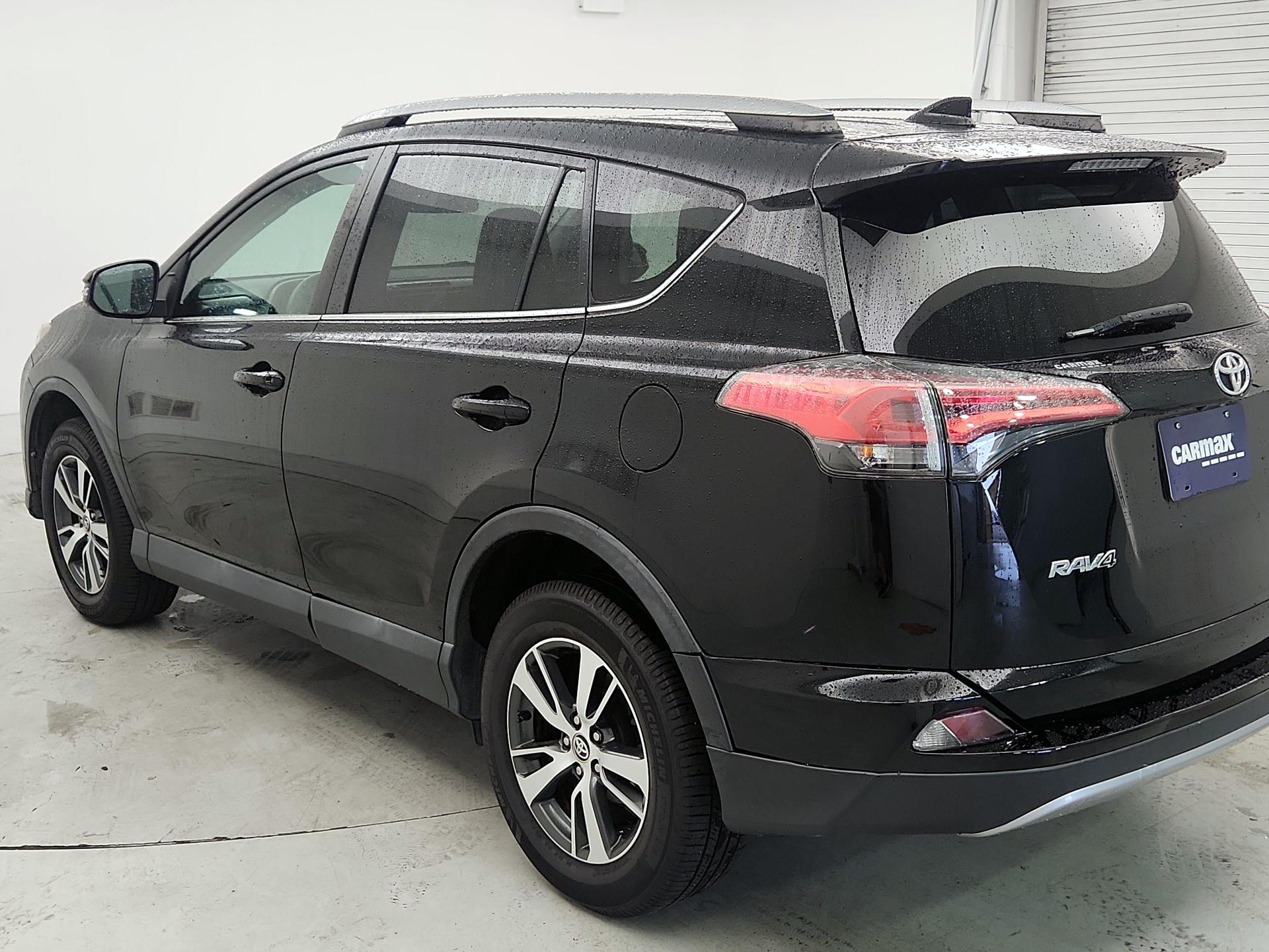 Thumbnail: 2018 Toyota RAV4 - 7