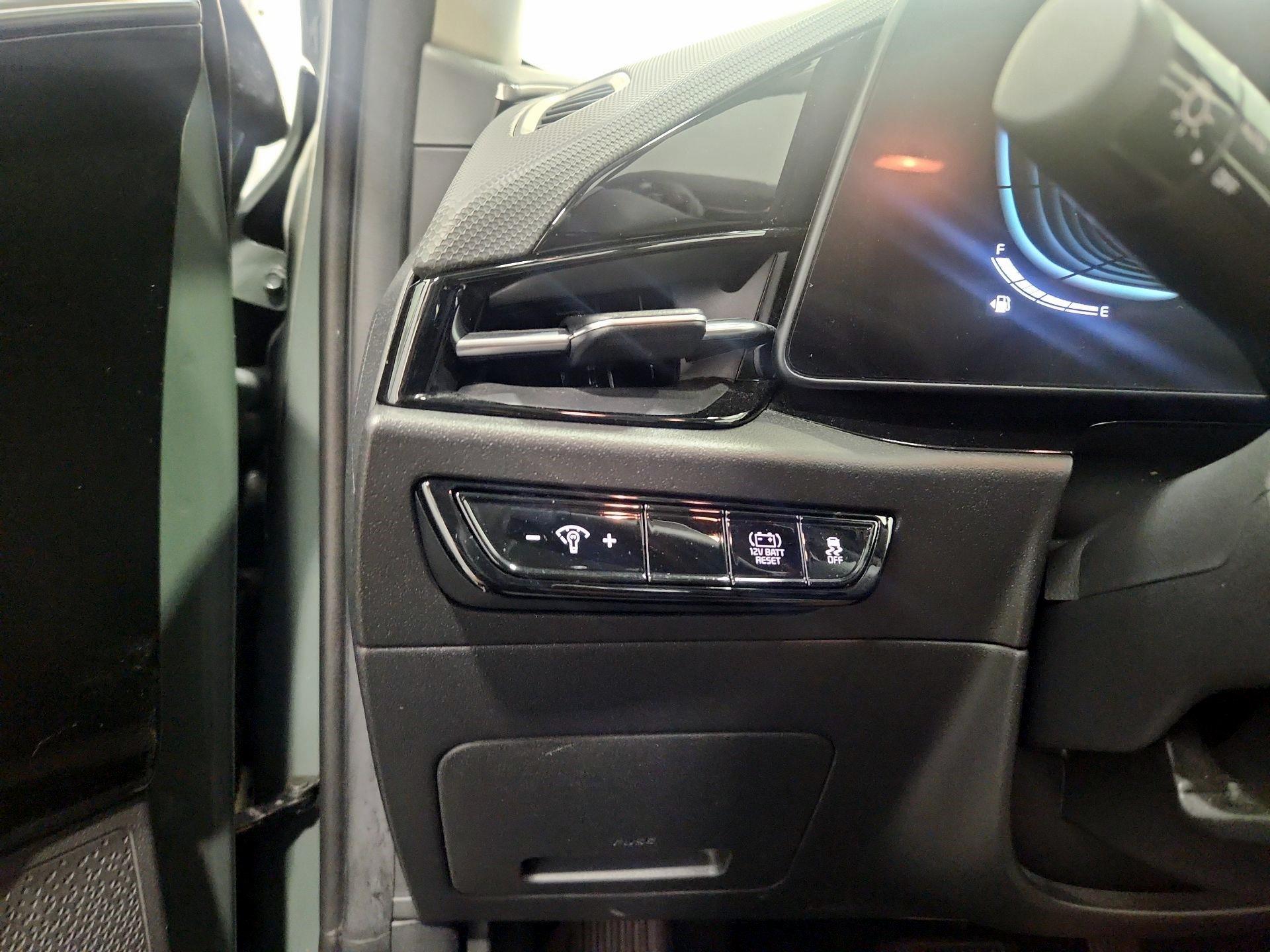 Thumbnail: 2023 Kia Niro - 13
