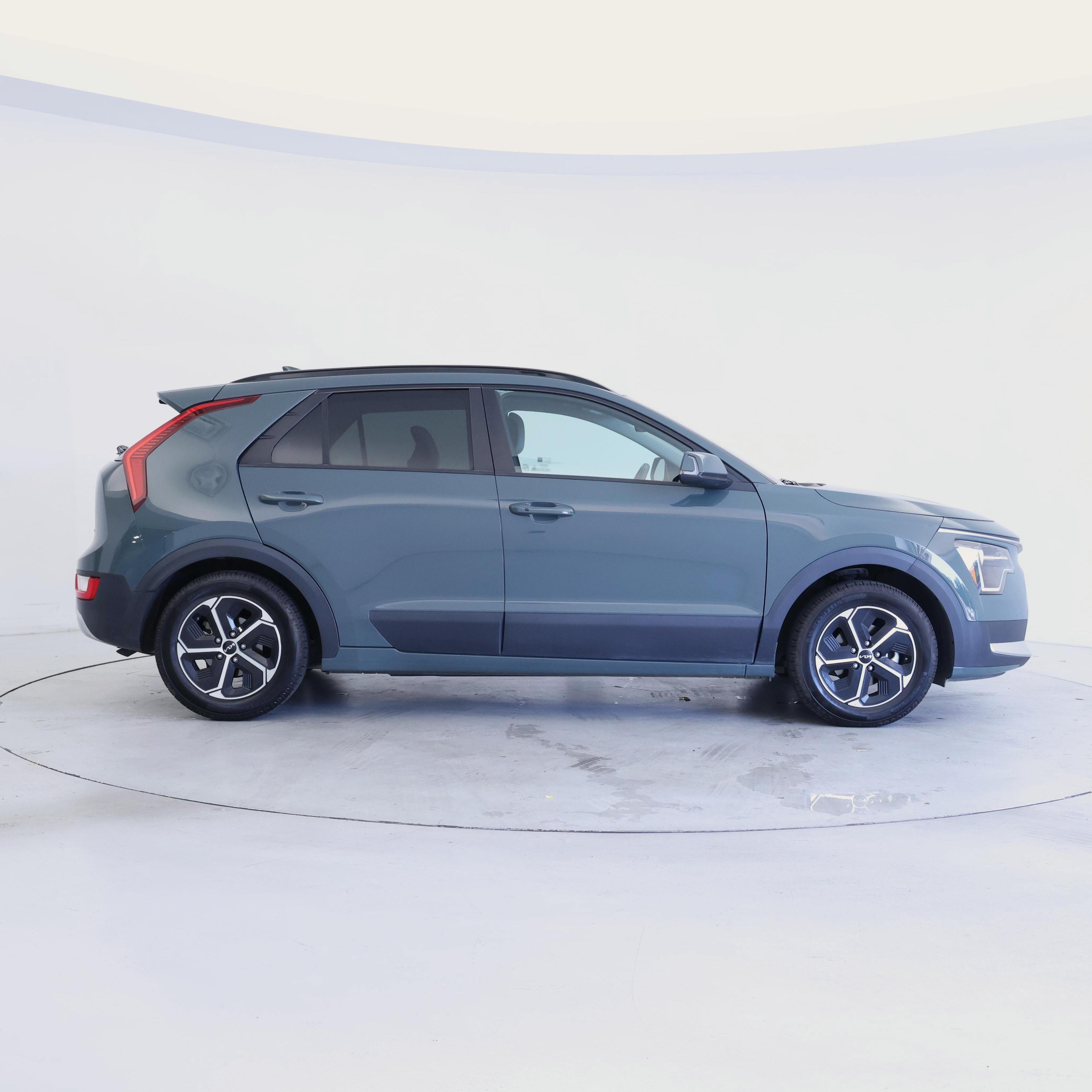 Thumbnail: 2023 Kia Niro - 7