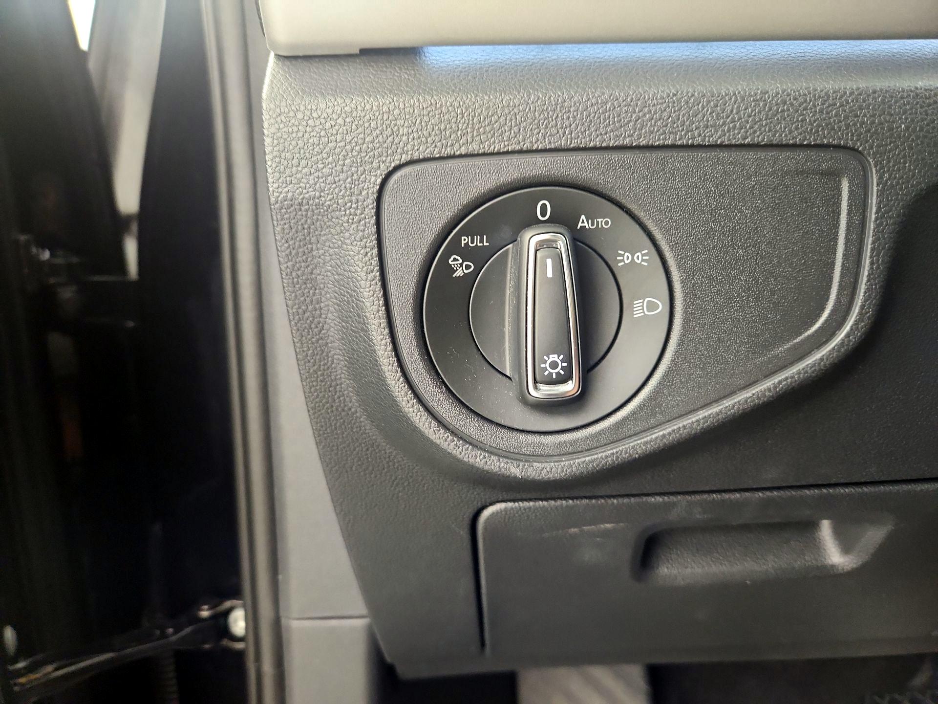 Thumbnail: 2021 Volkswagen Atlas - 13