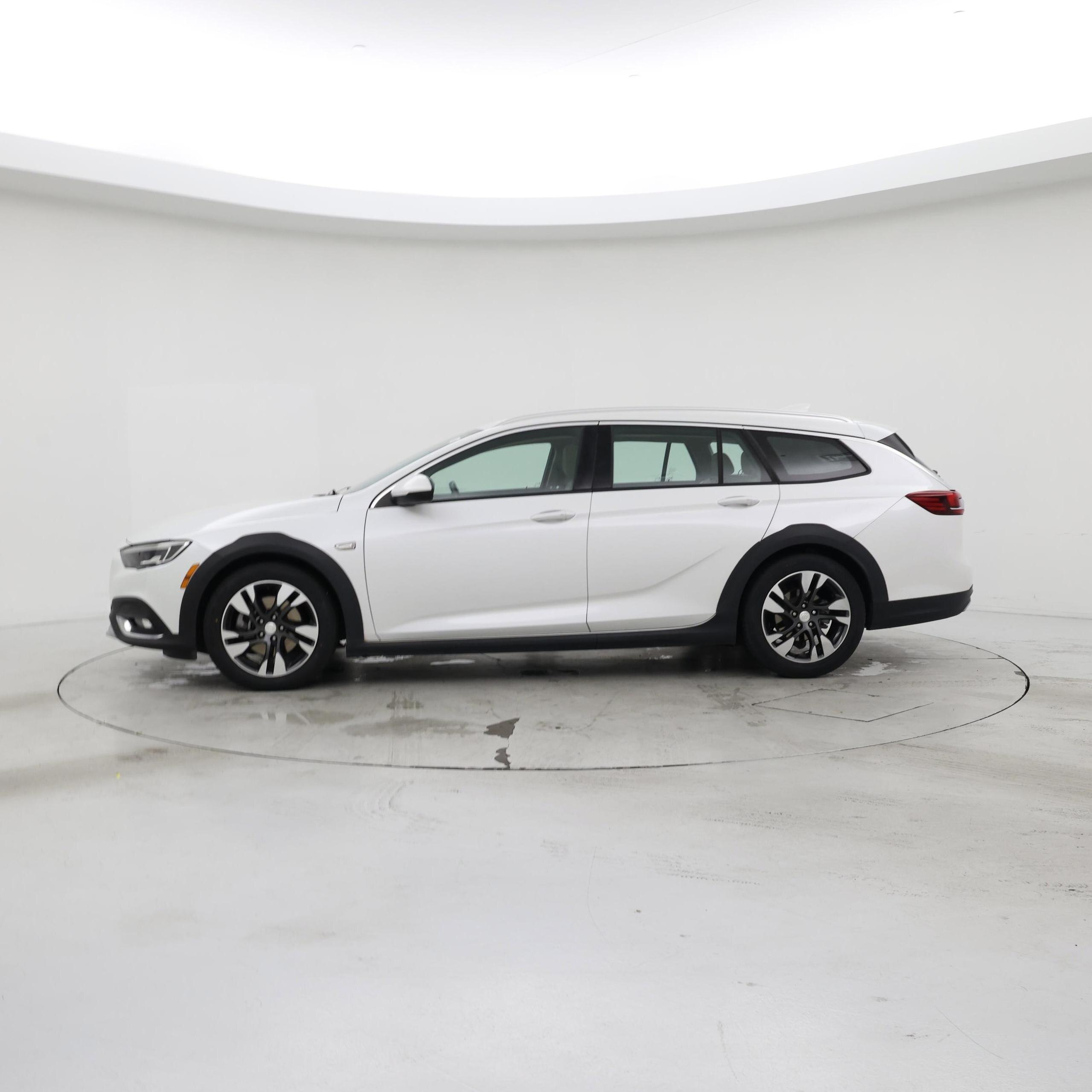 Thumbnail: 2019 Buick Regal - 3
