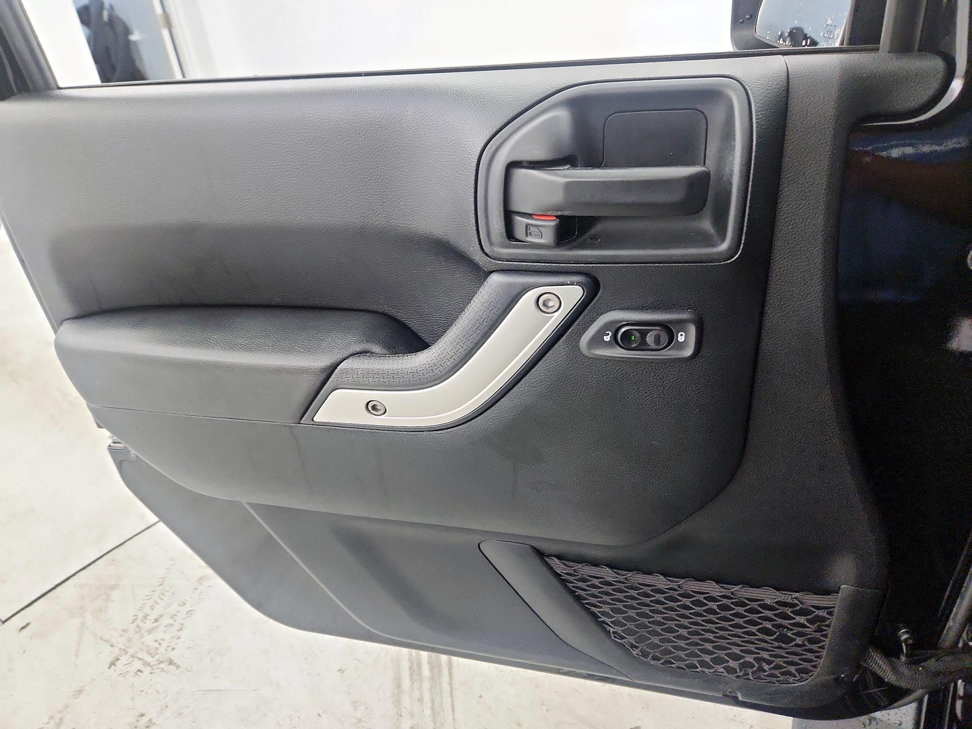 Thumbnail: 2018 Jeep Wrangler - 12