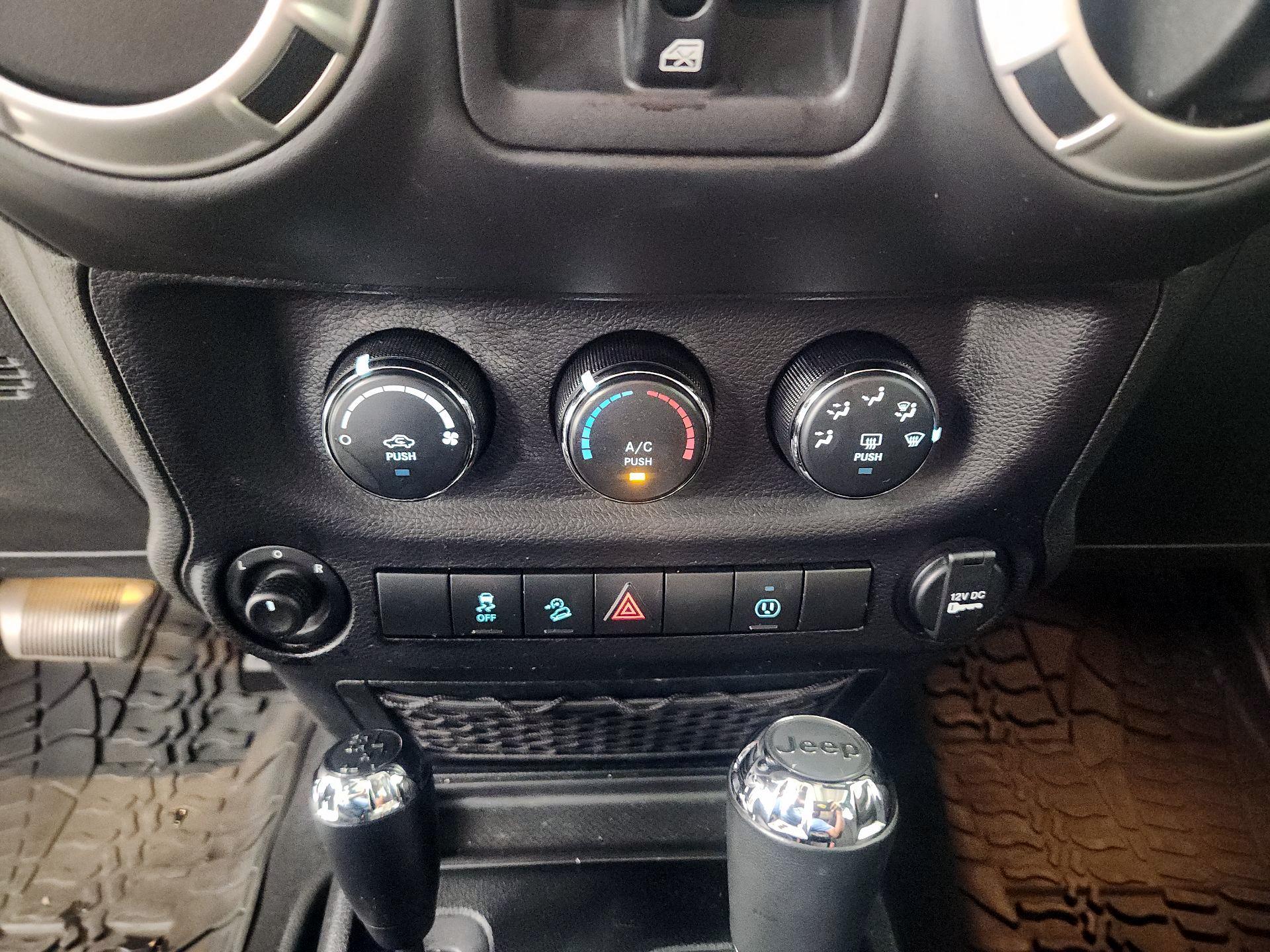 Thumbnail: 2018 Jeep Wrangler - 14