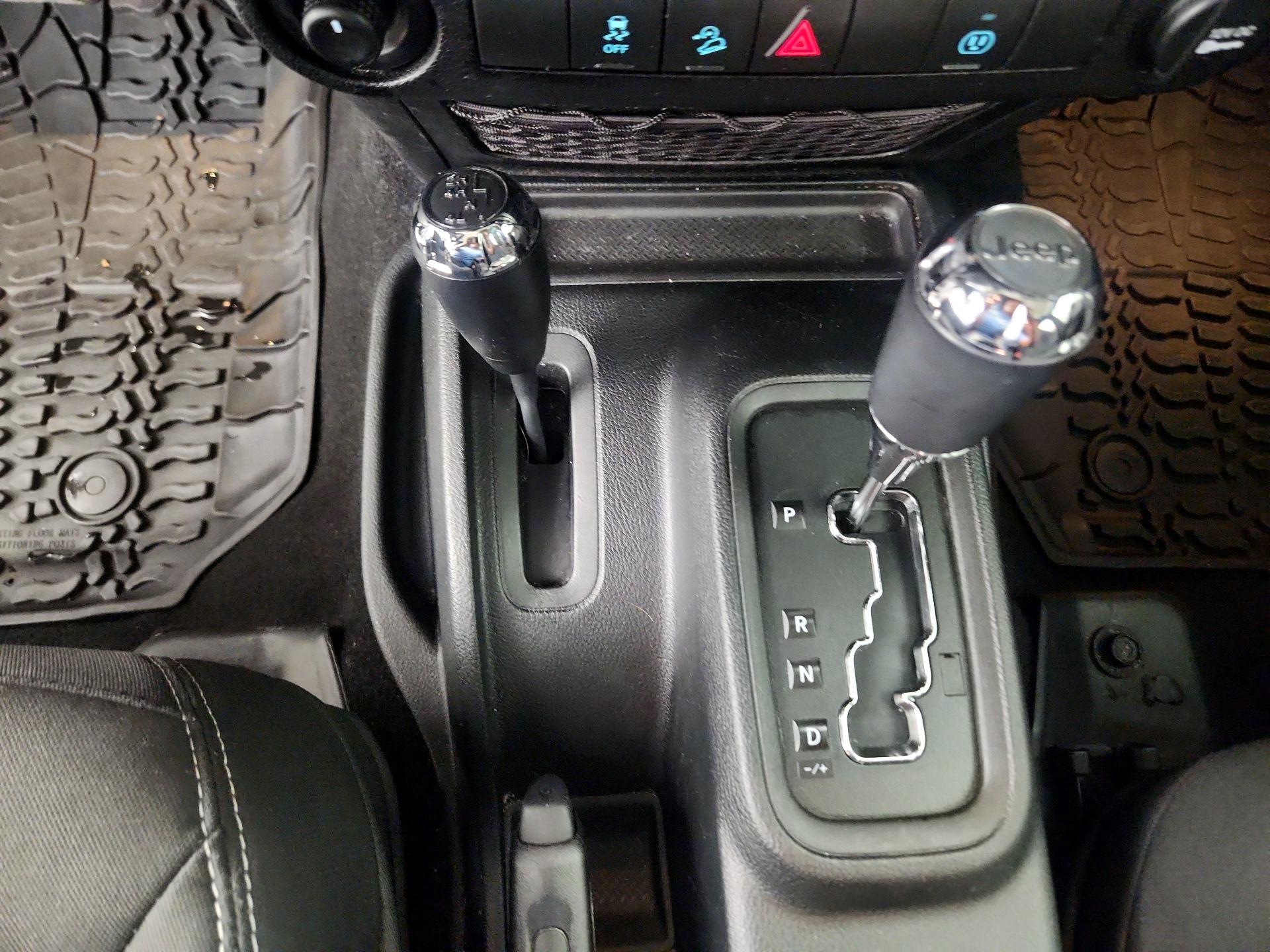 Thumbnail: 2018 Jeep Wrangler - 15