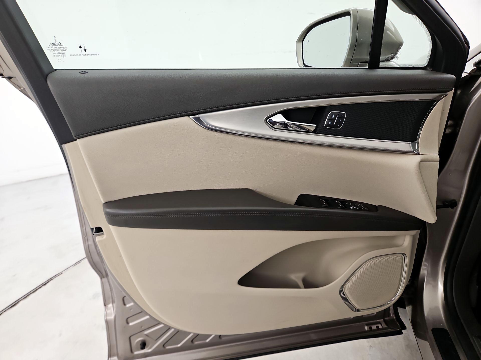 Thumbnail: 2020 Lincoln Nautilus - 12