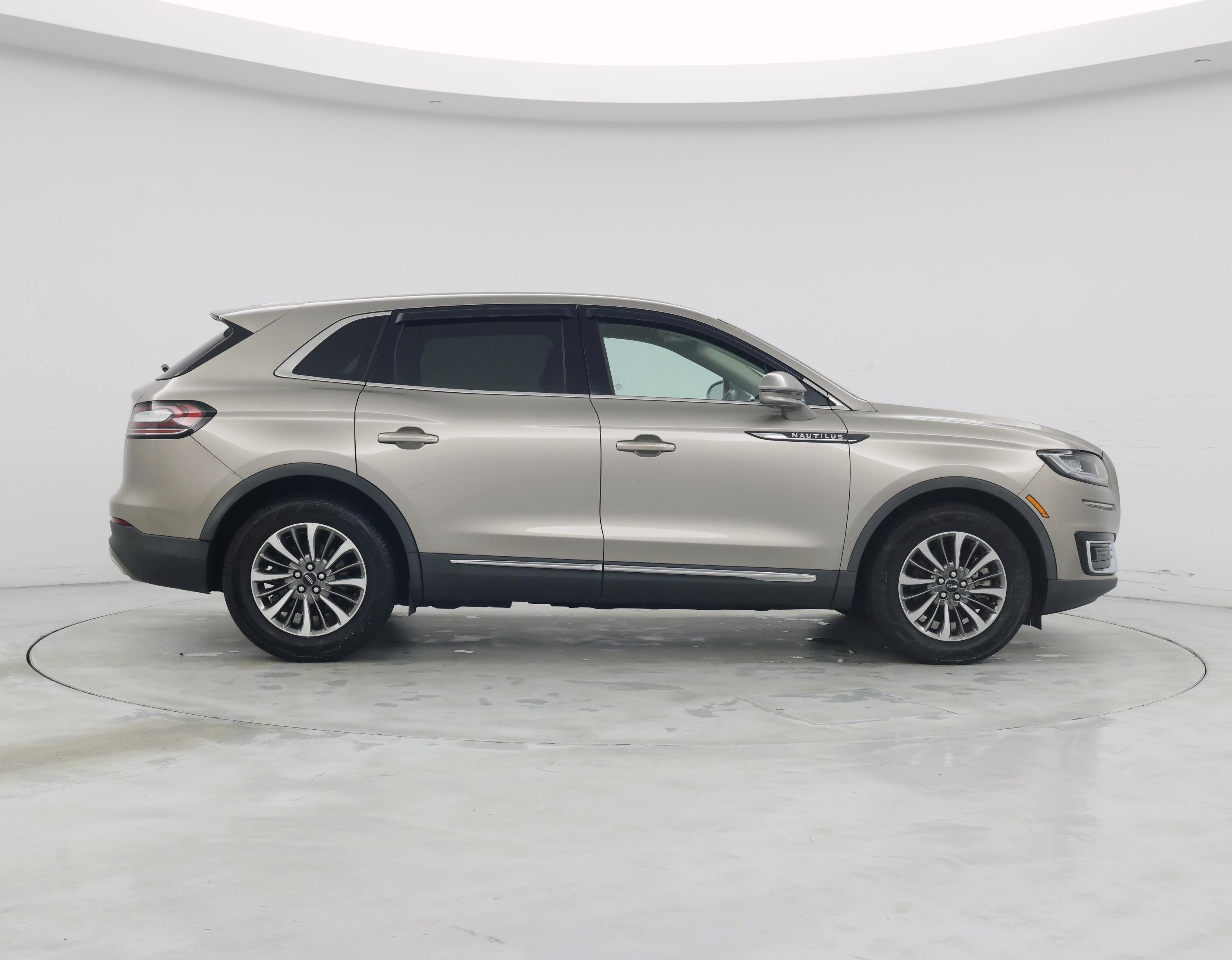 Thumbnail: 2020 Lincoln Nautilus - 7