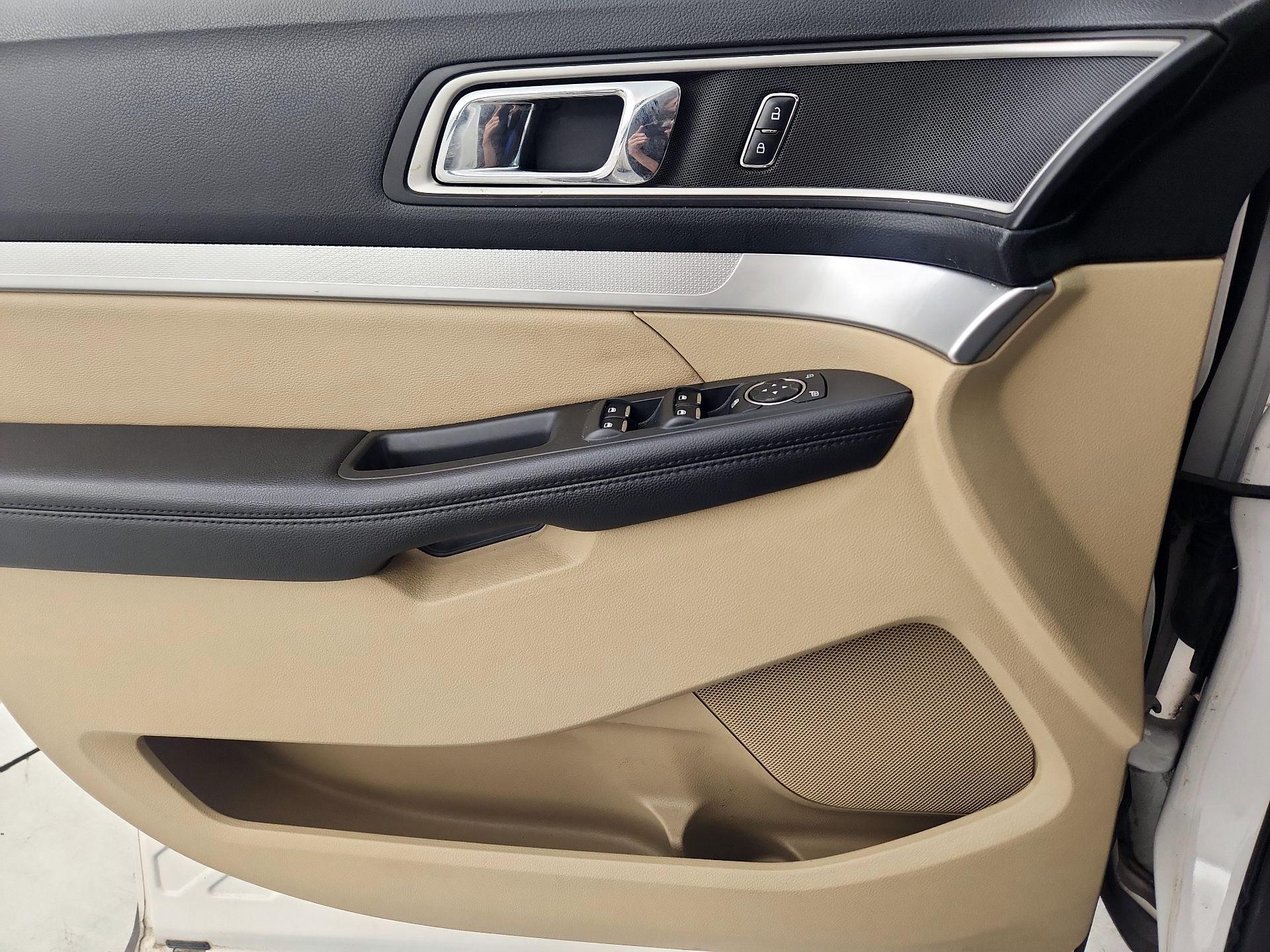 Thumbnail: 2017 Ford Explorer - 12