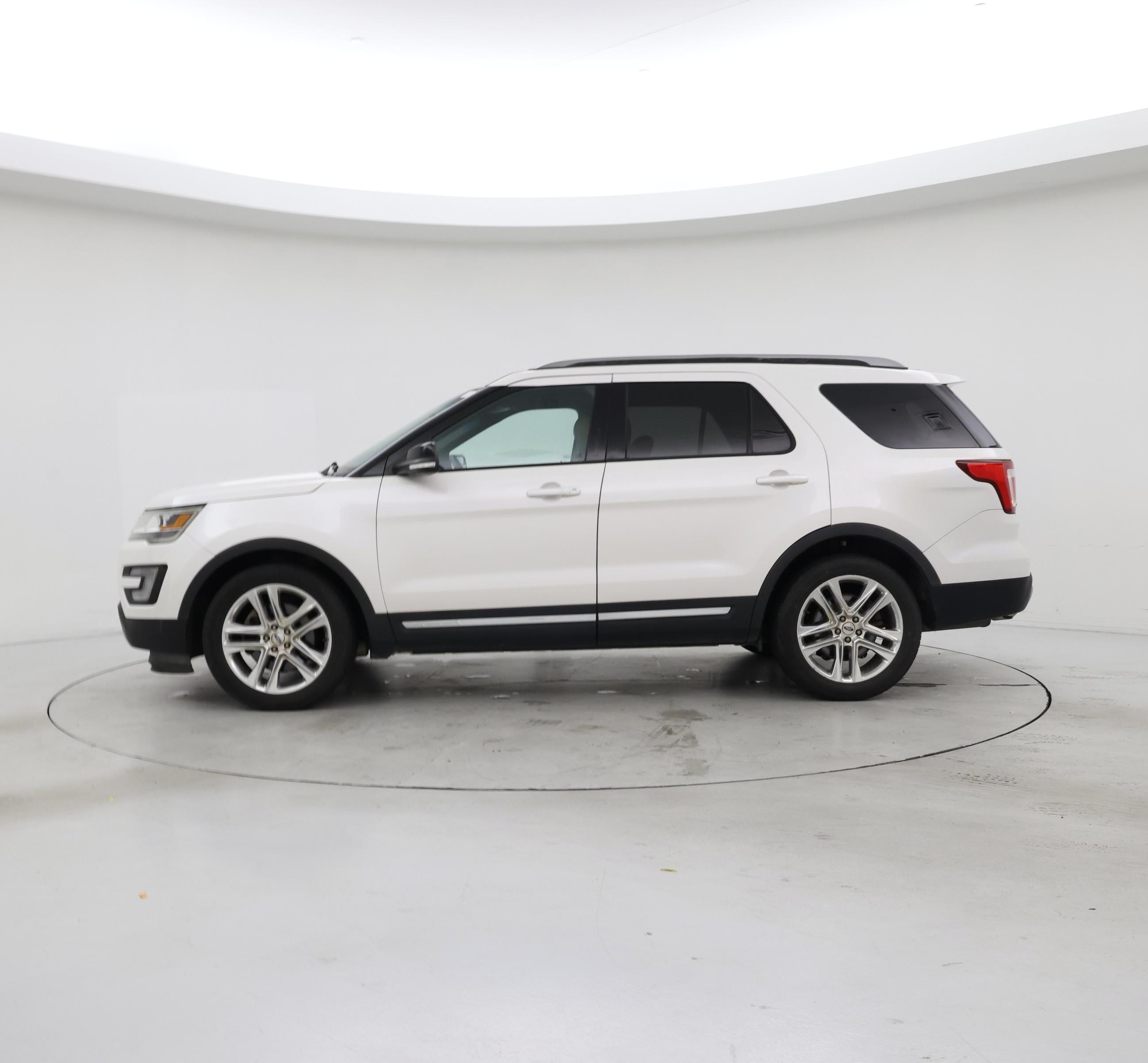Thumbnail: 2017 Ford Explorer - 3