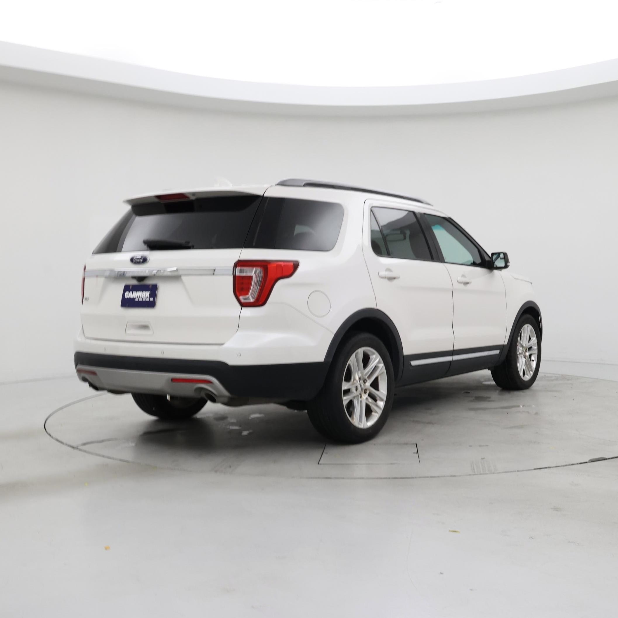 Thumbnail: 2017 Ford Explorer - 8