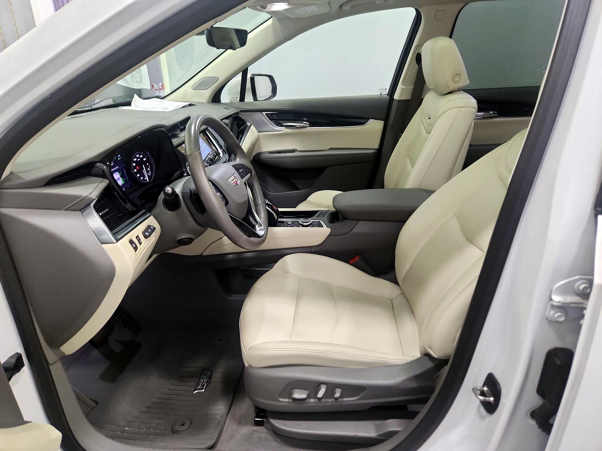 Thumbnail: 2023 Cadillac XT6 - 11