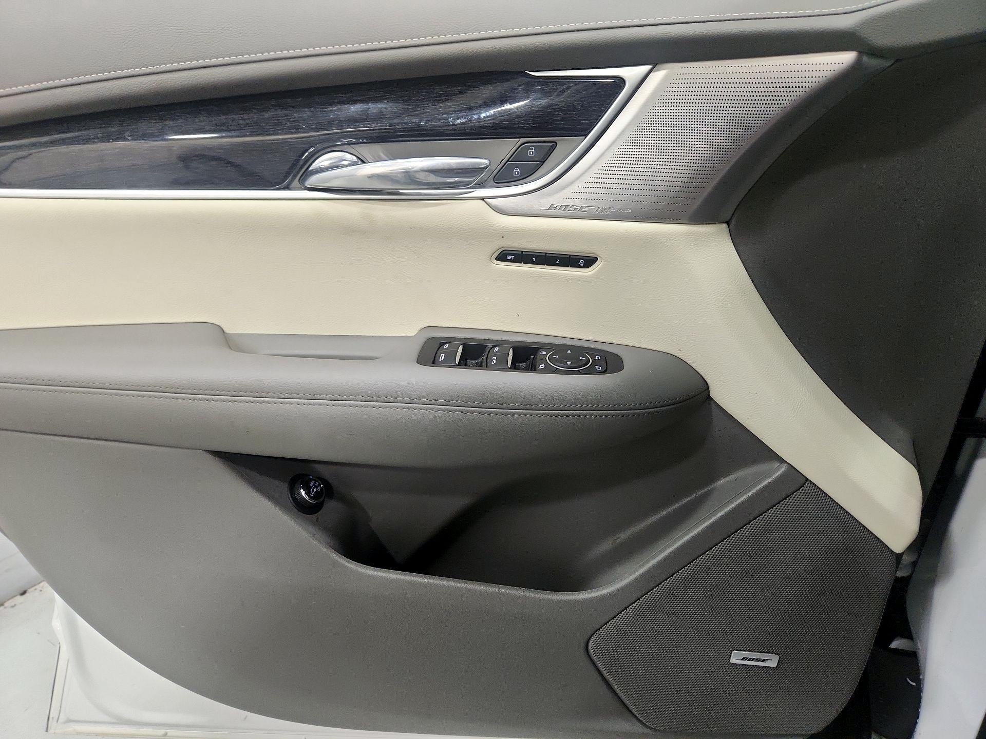 Thumbnail: 2023 Cadillac XT6 - 12