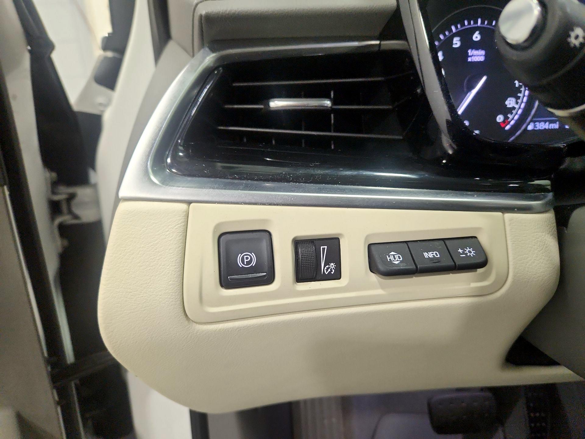 Thumbnail: 2023 Cadillac XT6 - 13