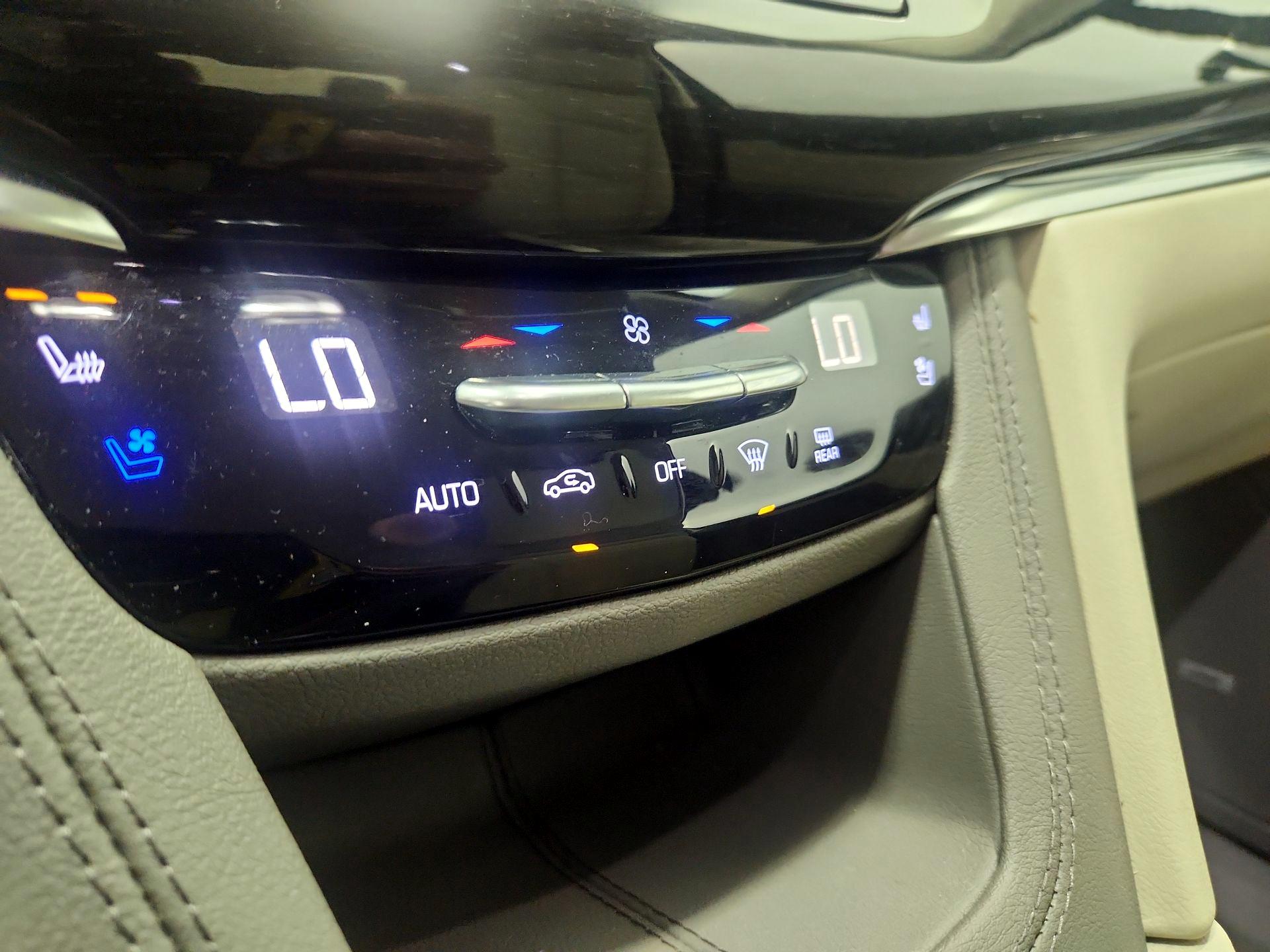Thumbnail: 2023 Cadillac XT6 - 17