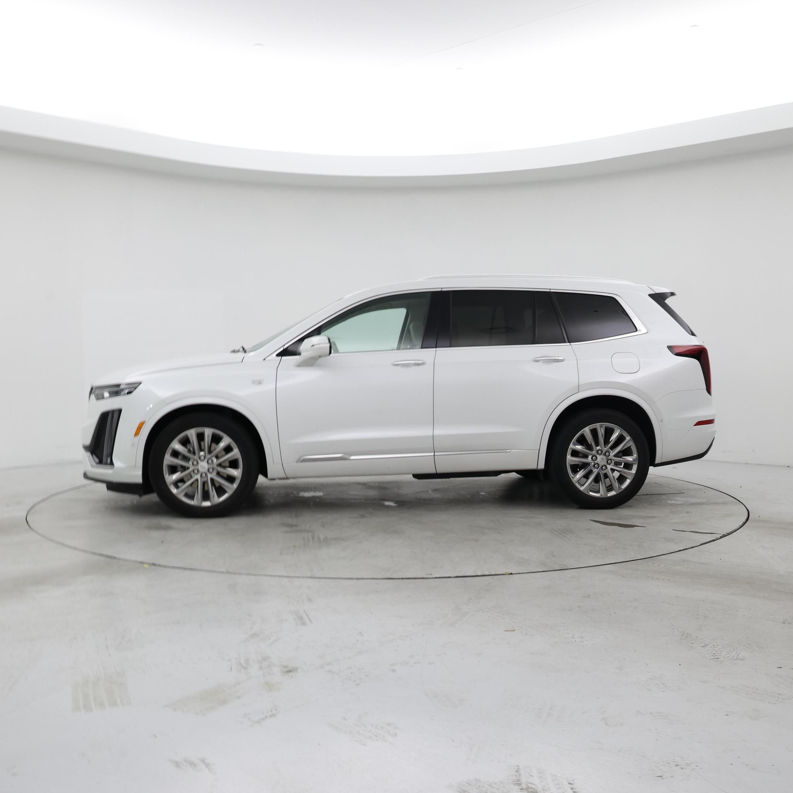 Thumbnail: 2023 Cadillac XT6 - 3