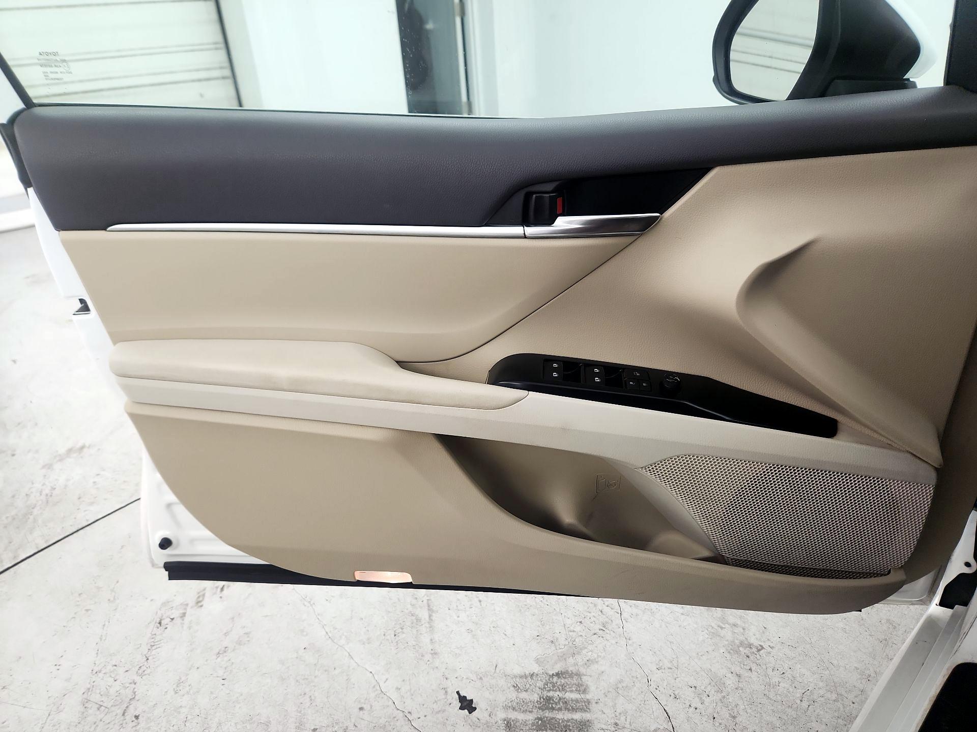 Thumbnail: 2019 Toyota Camry - 10