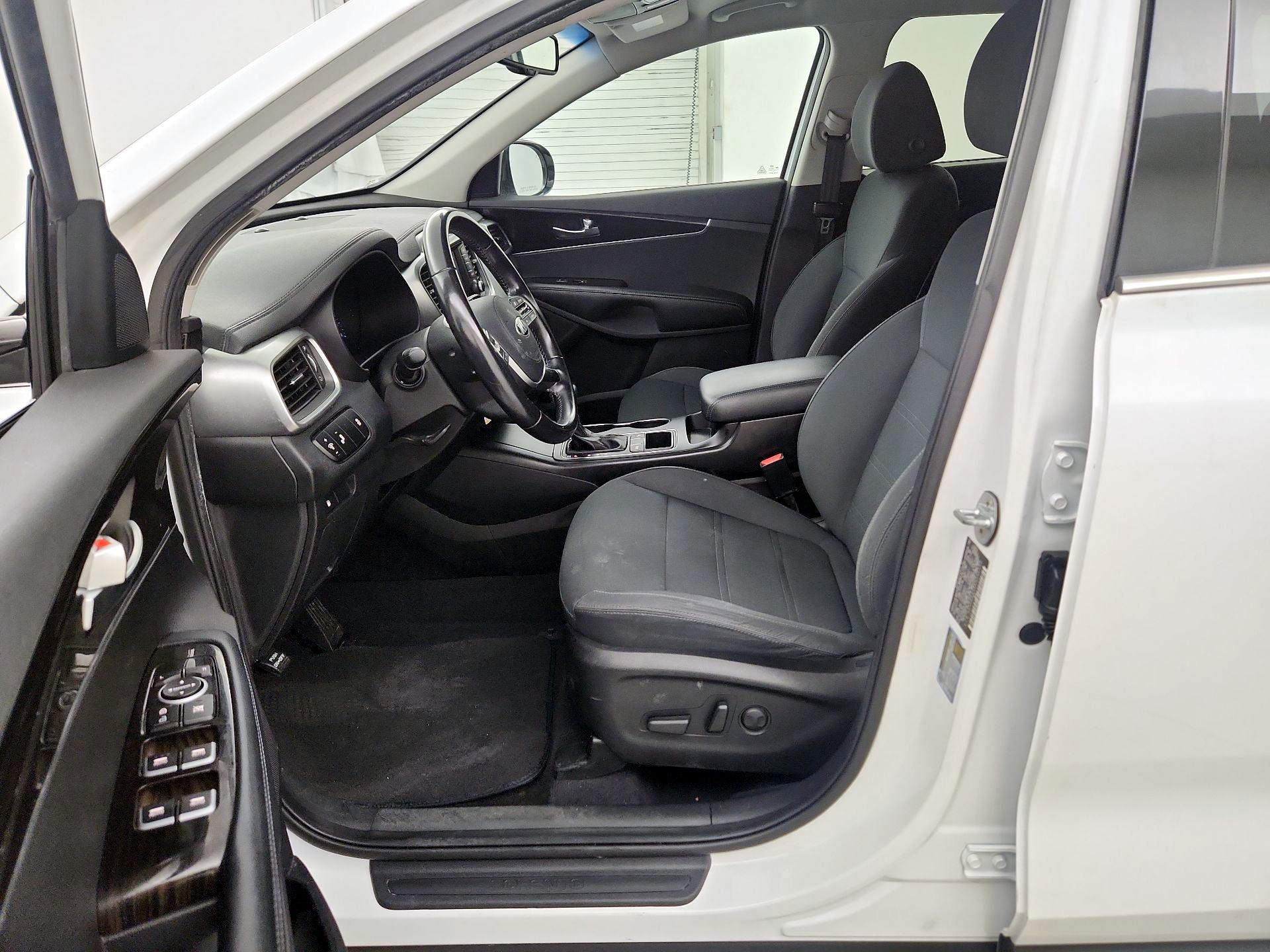 Thumbnail: 2019 Kia Sorento - 9