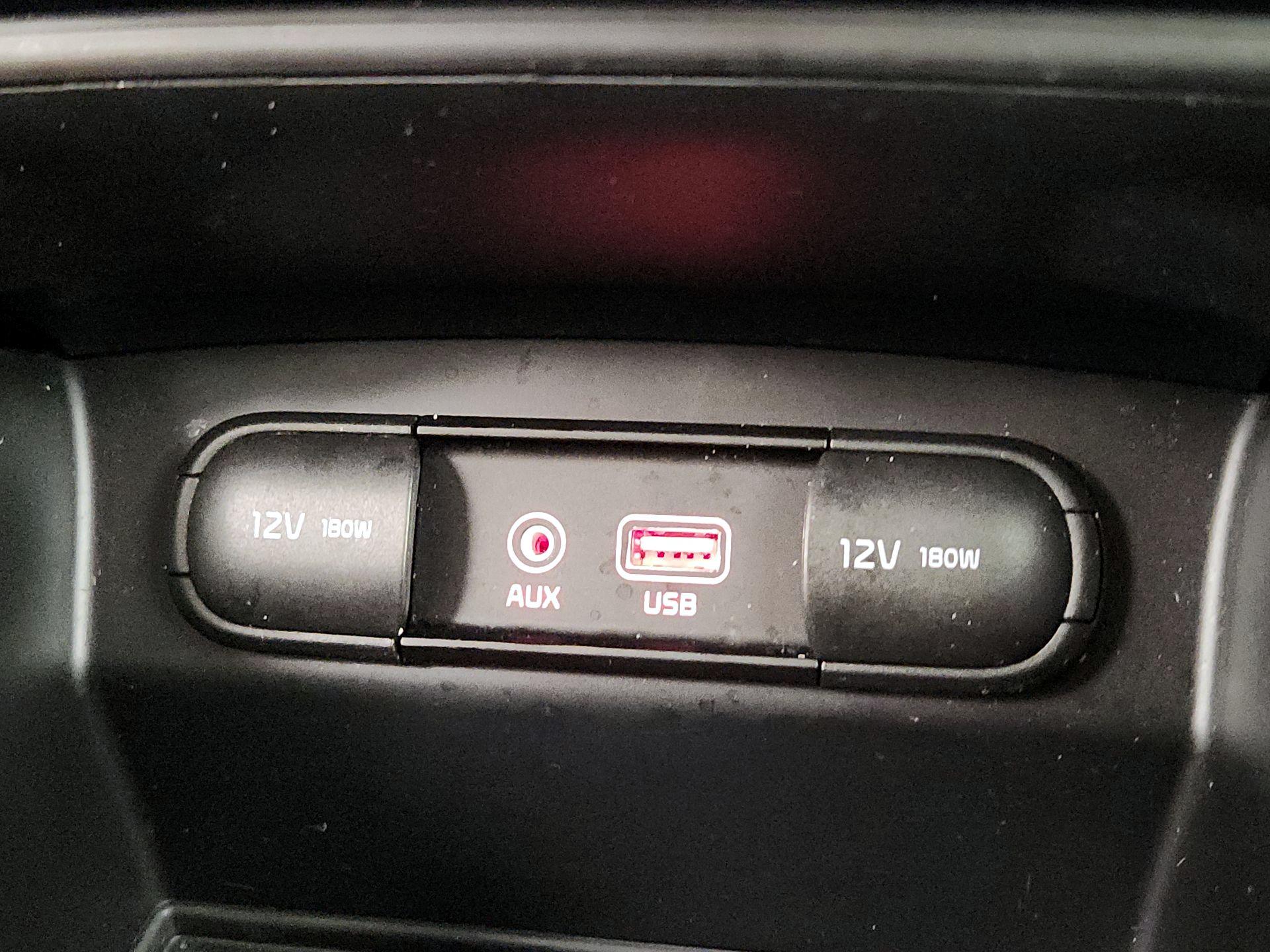 Thumbnail: 2019 Kia Sorento - 16