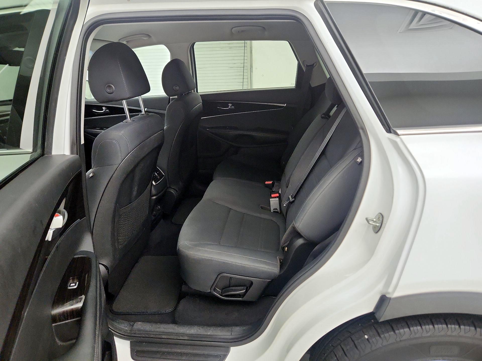 Thumbnail: 2019 Kia Sorento - 17