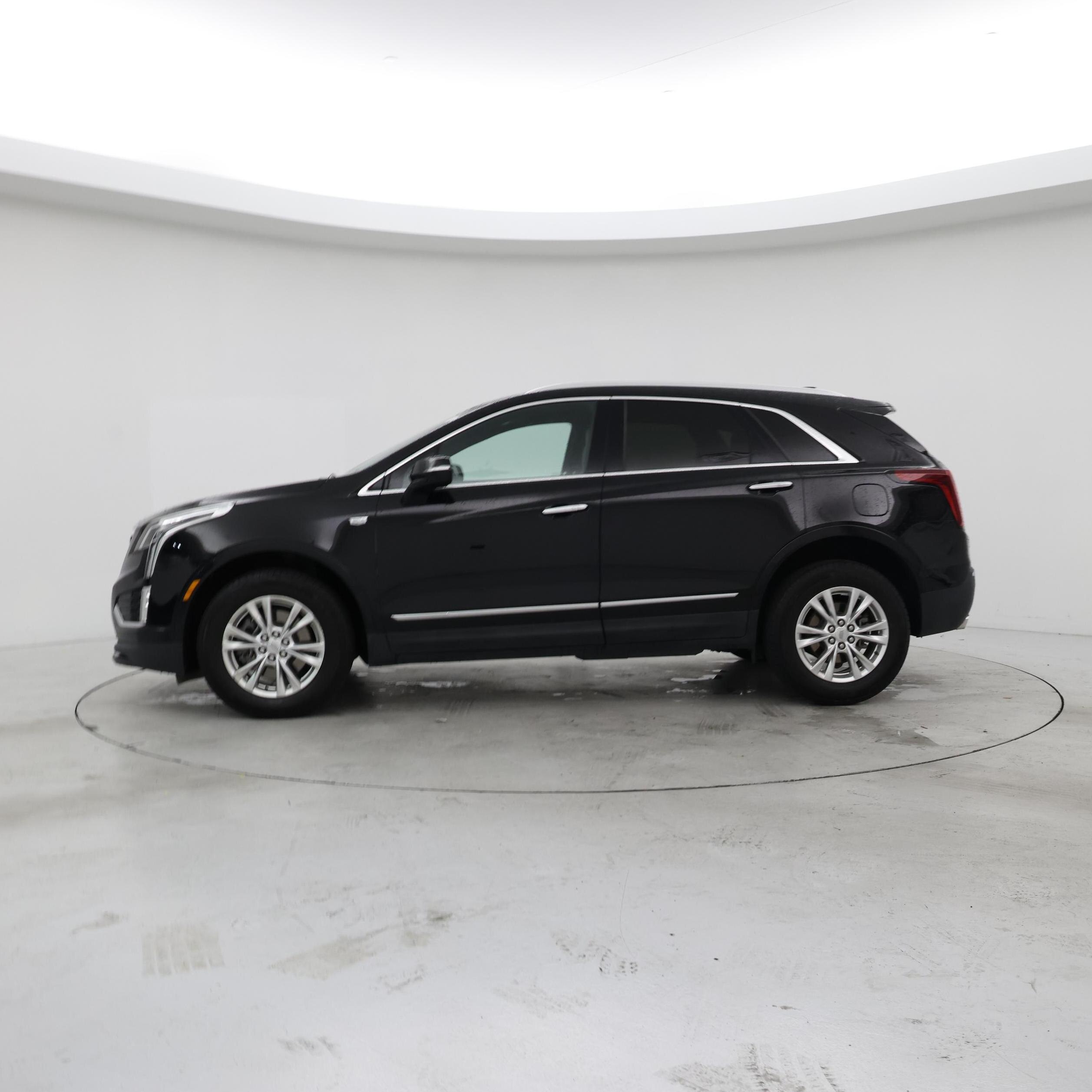 Thumbnail: 2023 Cadillac XT5 - 3