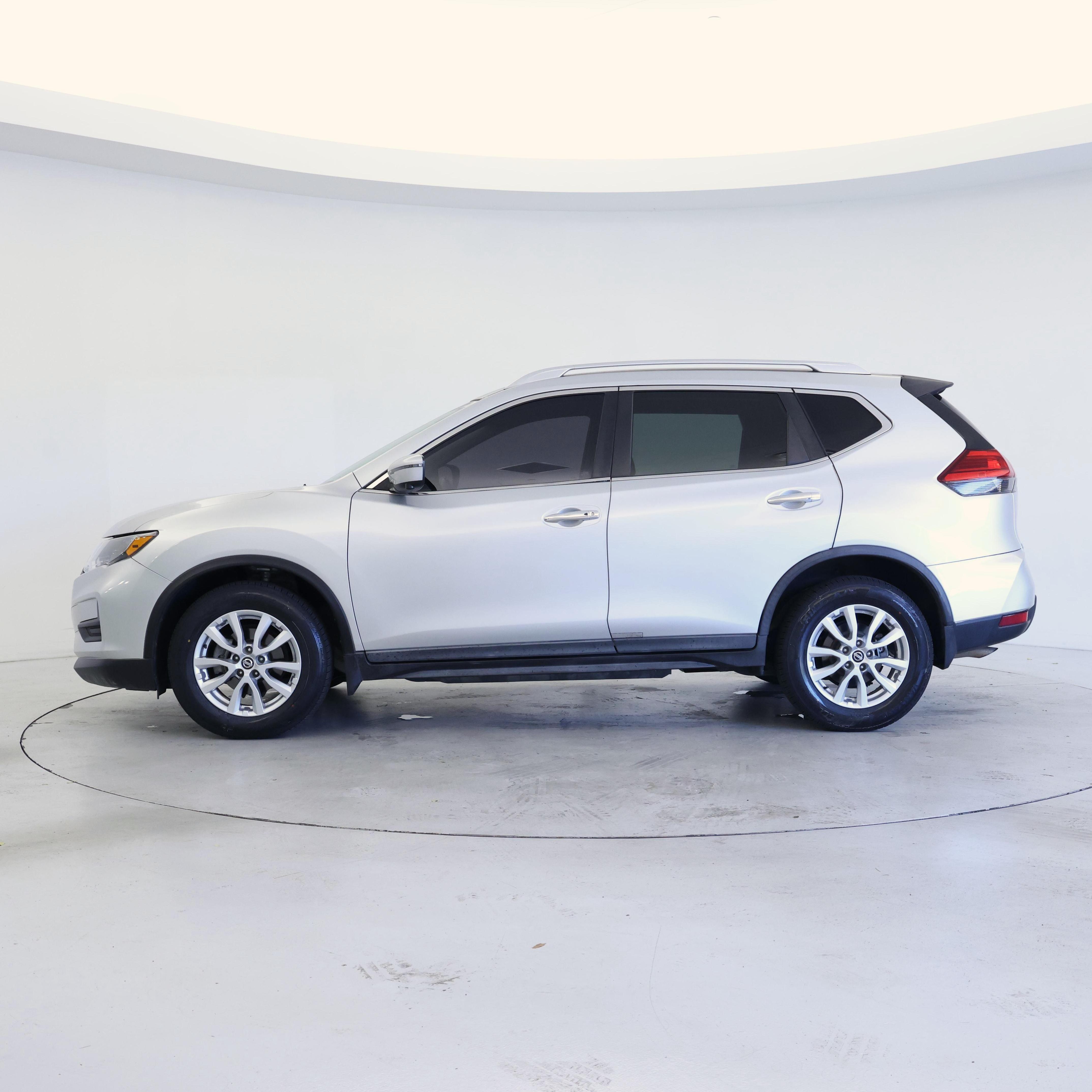 Thumbnail: 2017 Nissan Rogue - 3