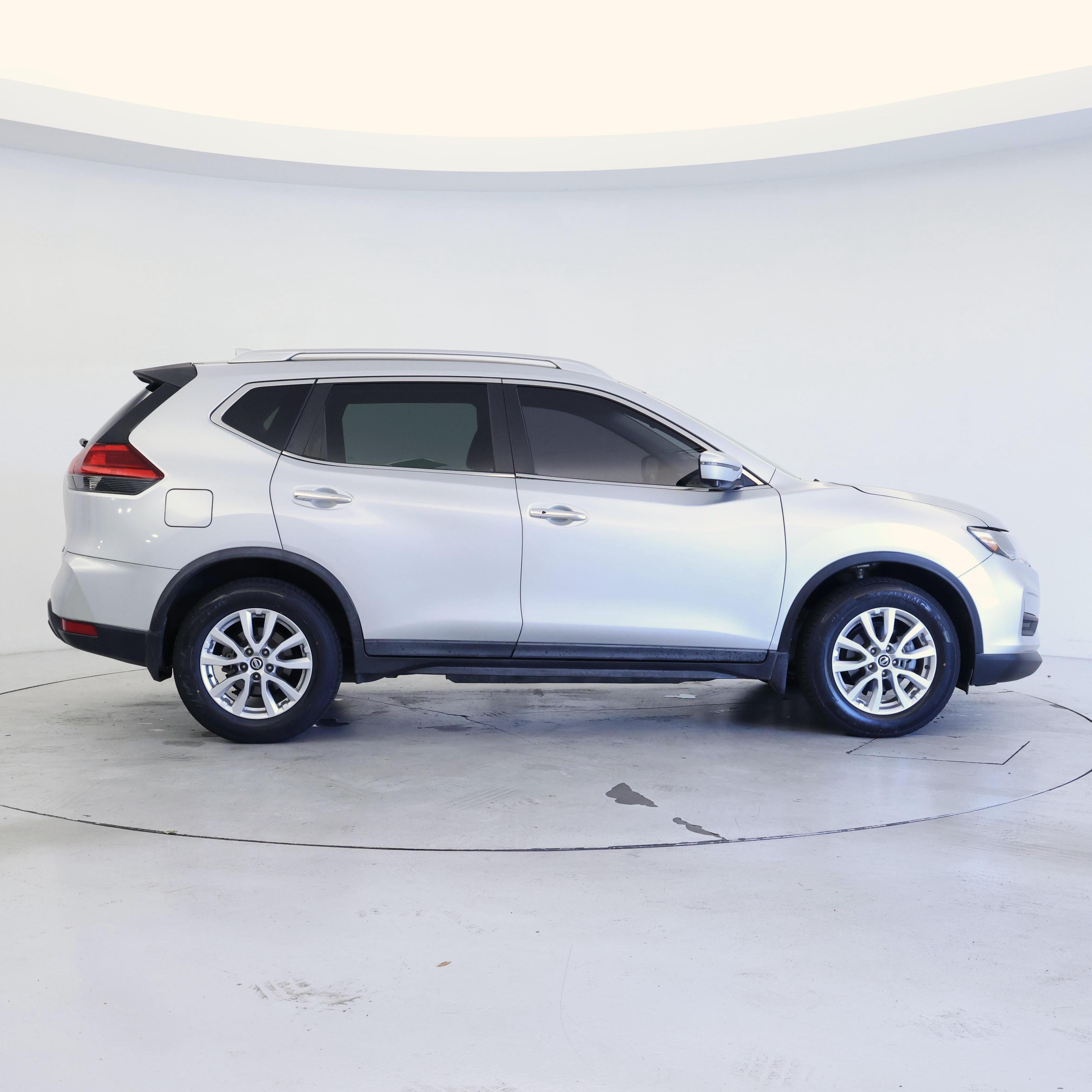 Thumbnail: 2017 Nissan Rogue - 7